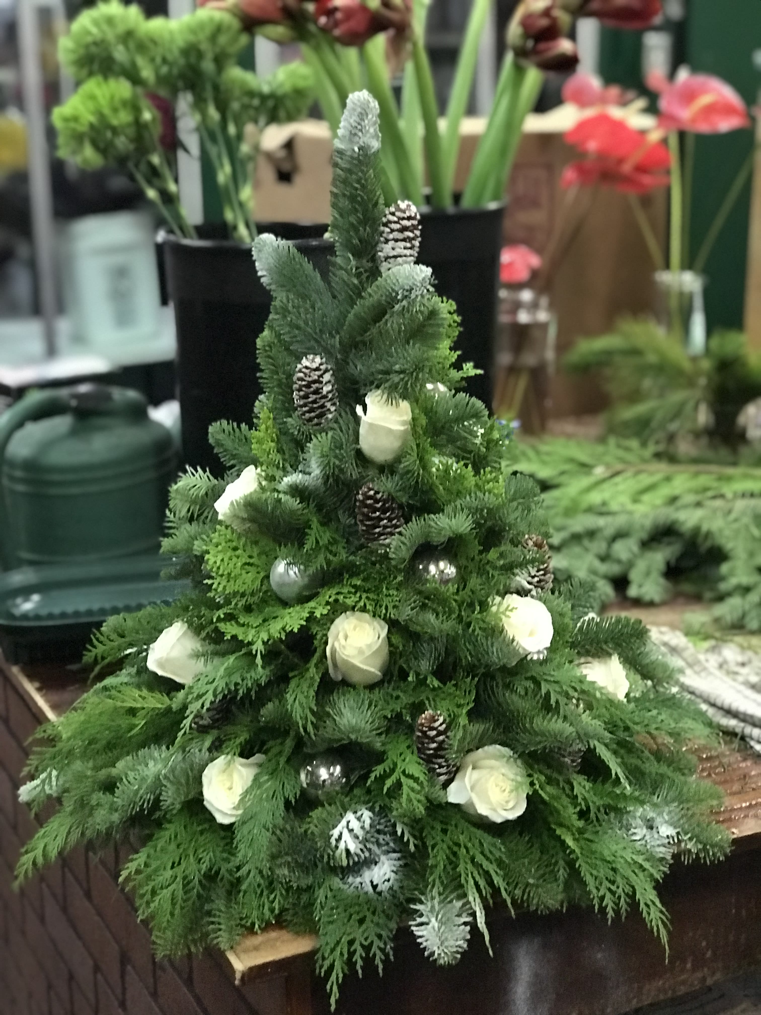White Christmas - A fresh Christmas tree with white roses