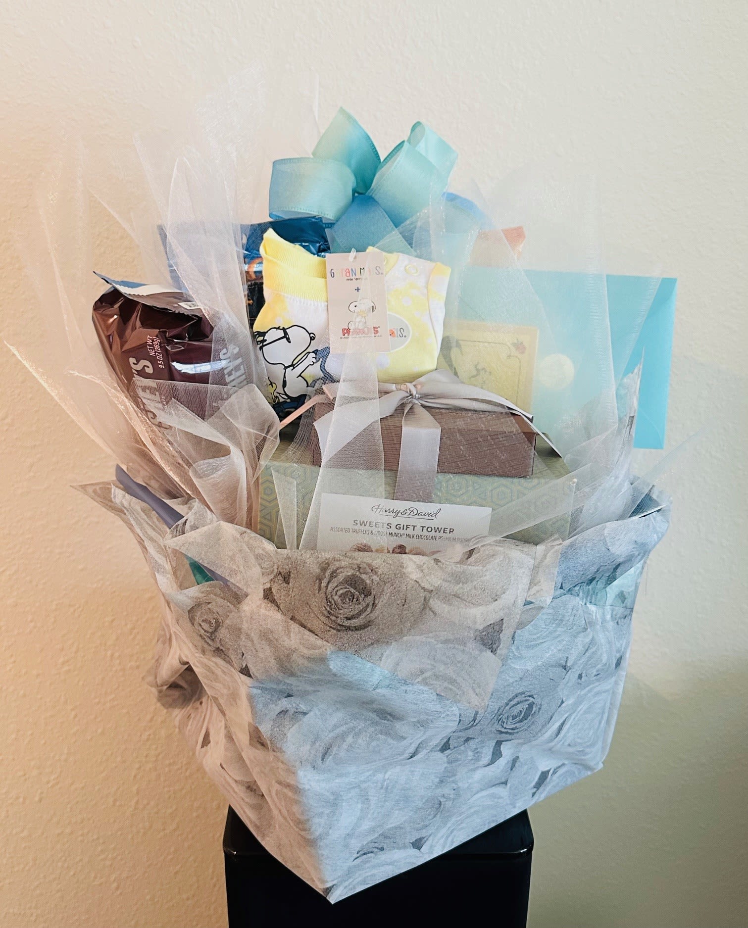 Fantasic Gift Basket, by Donya's Florals, St Augustine, FL - Fantastic Gift Basket This gender-neutral gift basket features premium chocolates, candies, cookies, and coffee for the recipient's special occasion. Not your ordinary mystery basket, but instead filled with recognizable brands and delicious treats.  Hand-assembled in the USA, Customizable. The Gift Basket is wrapped and topped with a bow. Includes your personal gift card message and any special request at checkout.
