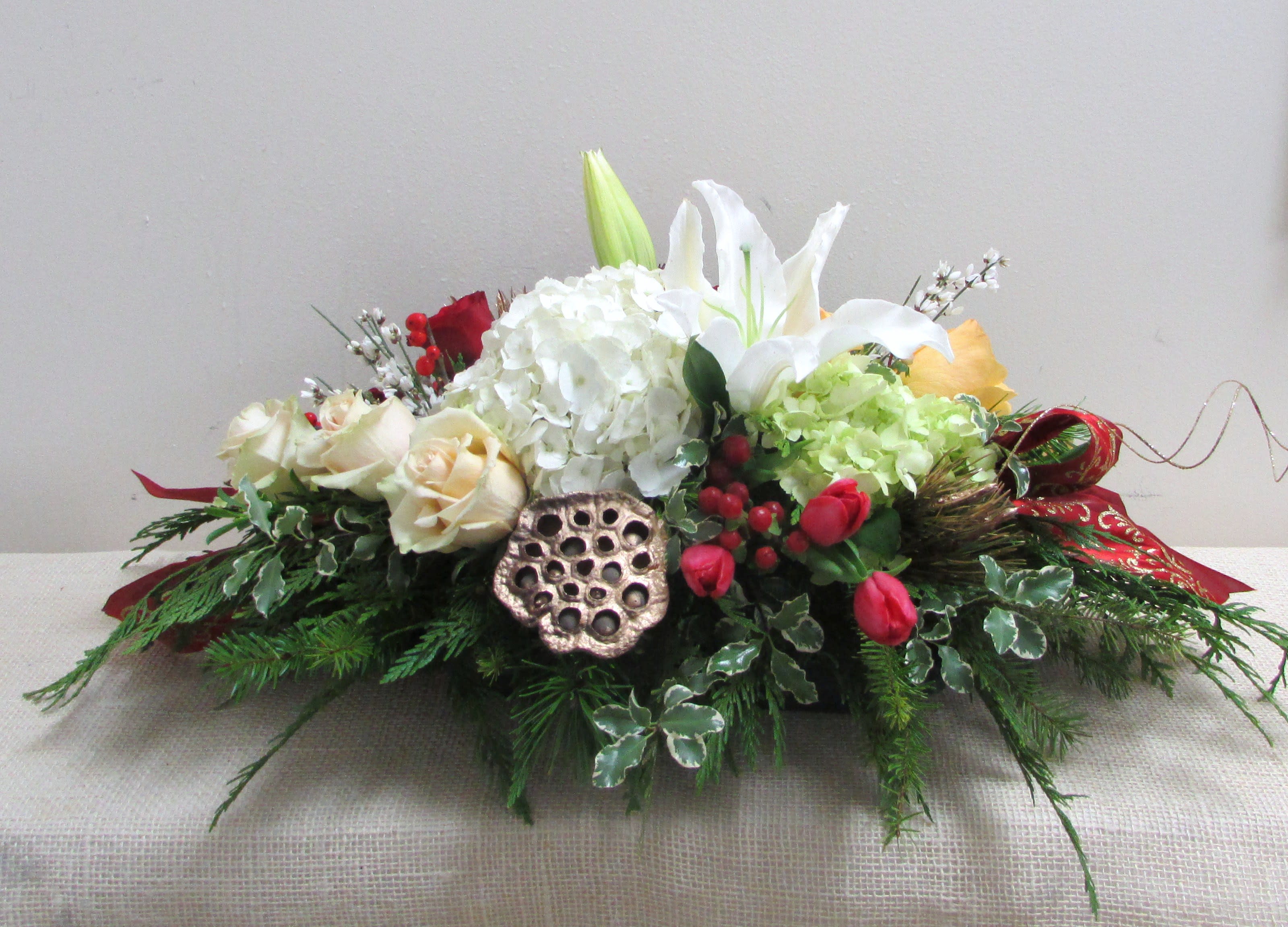  Lovely centerpiece   -  Lovely centerpiece    Approx. Length 18 in.