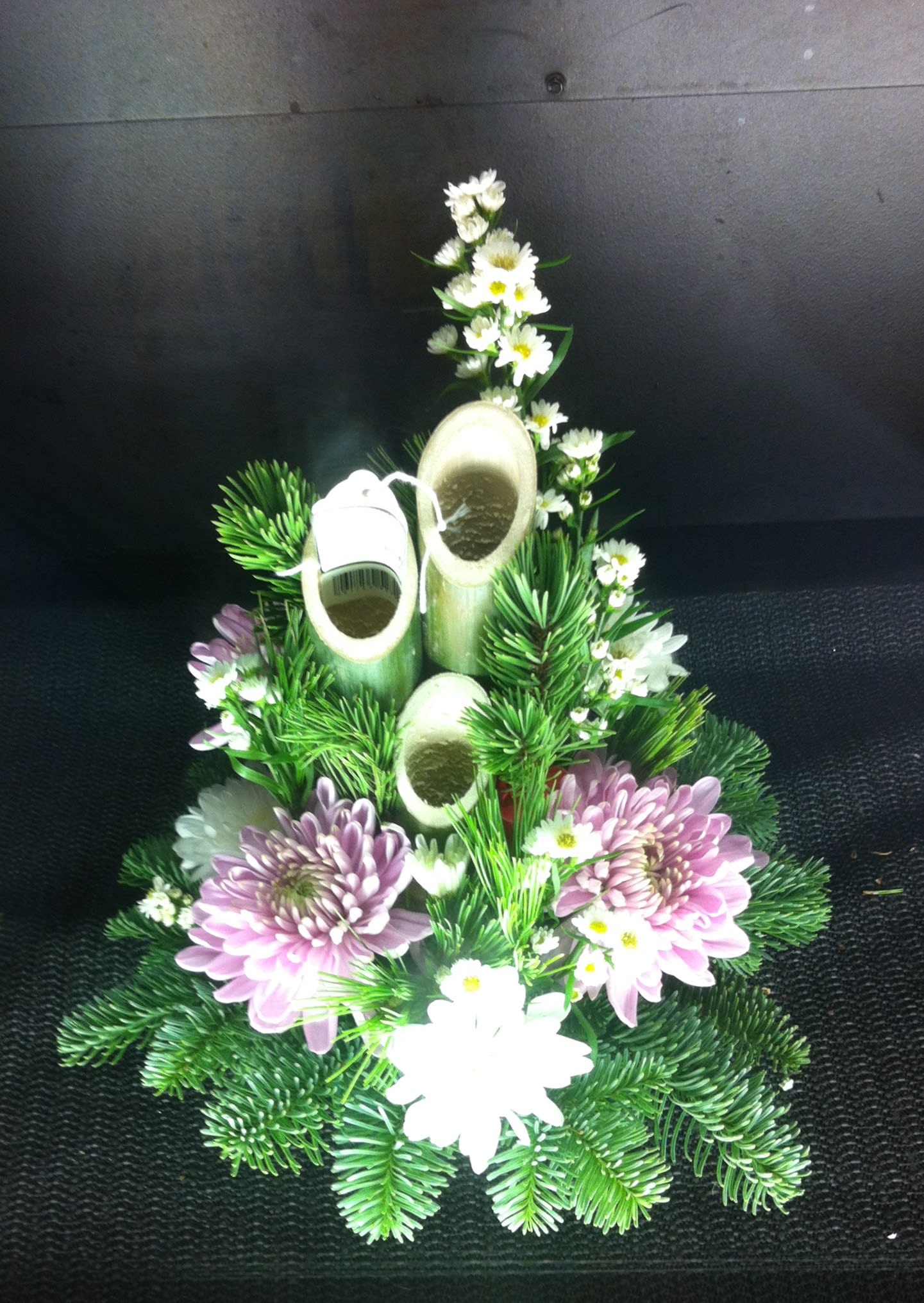 Mini Kadomatsu with mums KADO-006 - Traditional mini Kadomatsu with chrysanthemum and spring flower is a breath of fresh air!