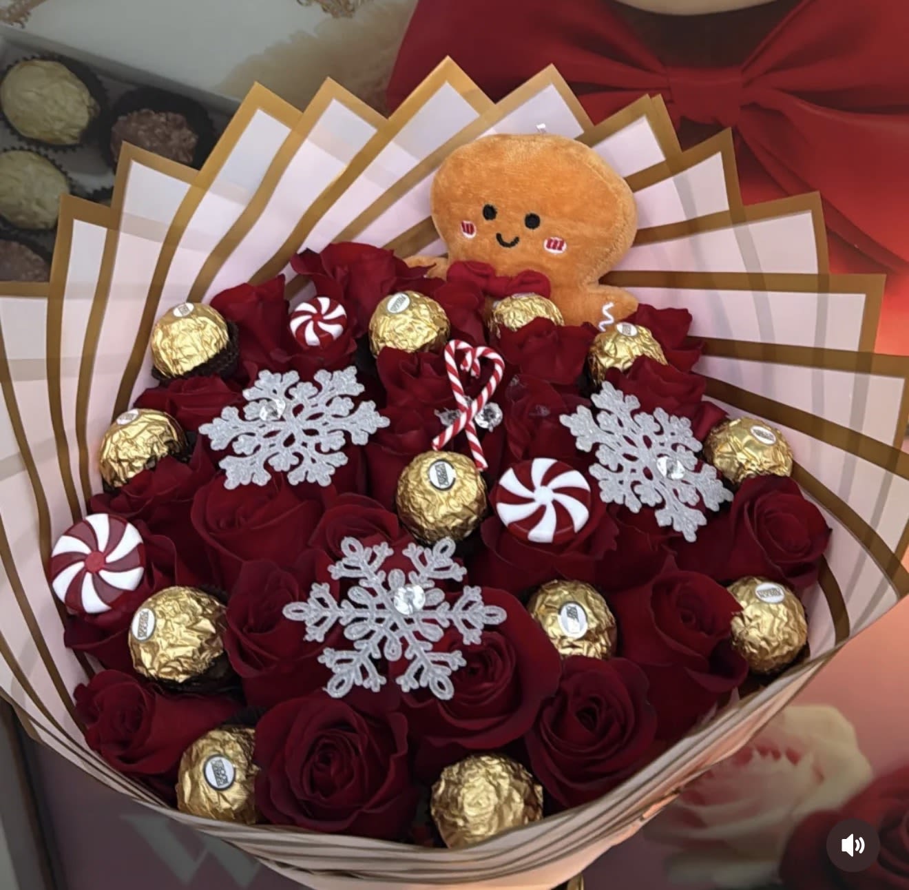 Sweet Christmas chocolate-cookie bouquet  - Adorable and sweet bouquet ideal to give this Christmas, sweeten your special person with this beautiful bouquet made up of 60 red roses, Ferrero rocher chocolates, decorative details of candy canes, snowflakes, Christmas lights and Christmas cookie plush, available every Christmas day. Order today