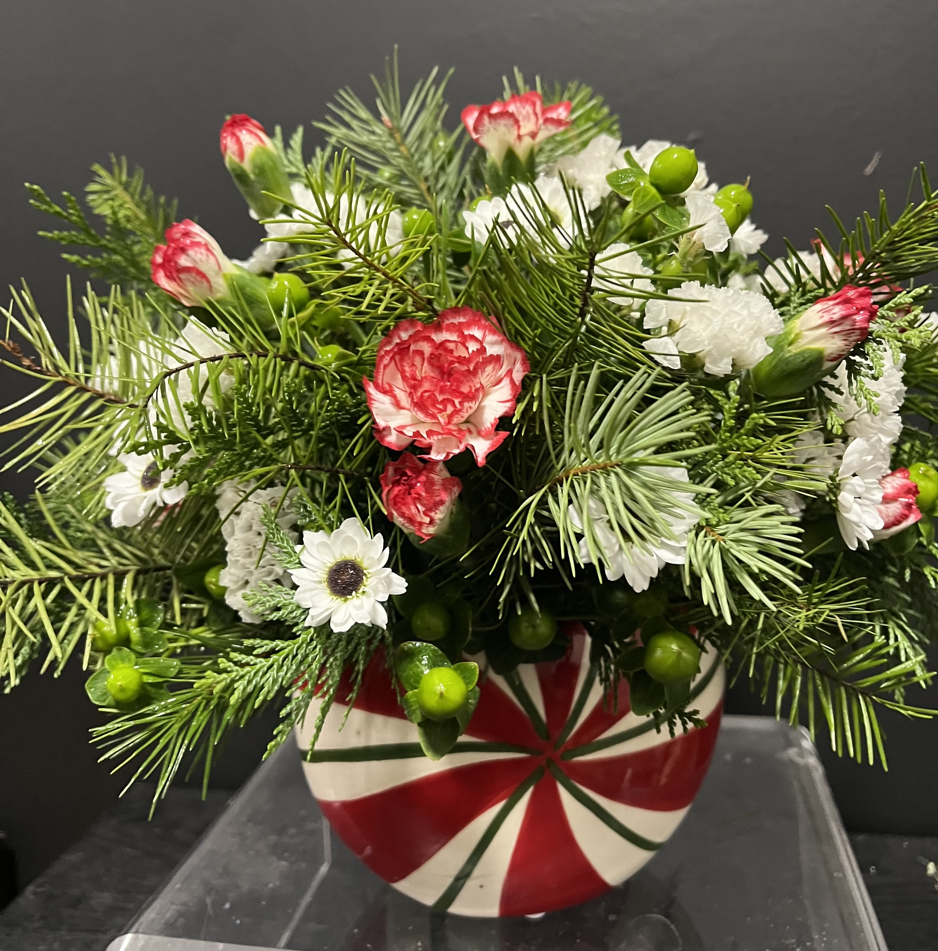 Christmas CandyStriped Design - 4 x 5.5 in glass vase 