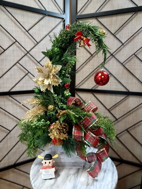 Cindy Lou Who's Christmas Tree - Share the joy of Christmas with Cindy Lou Who, the adorable Who from Who-ville that melted the Grinch's heart! This Who-Ville tree contains all the holiday cheer from Who-ville that is guaranteed to melt your heart.   Accessories may vary. Approximately 15&quot; wide x 19&quot; tall.