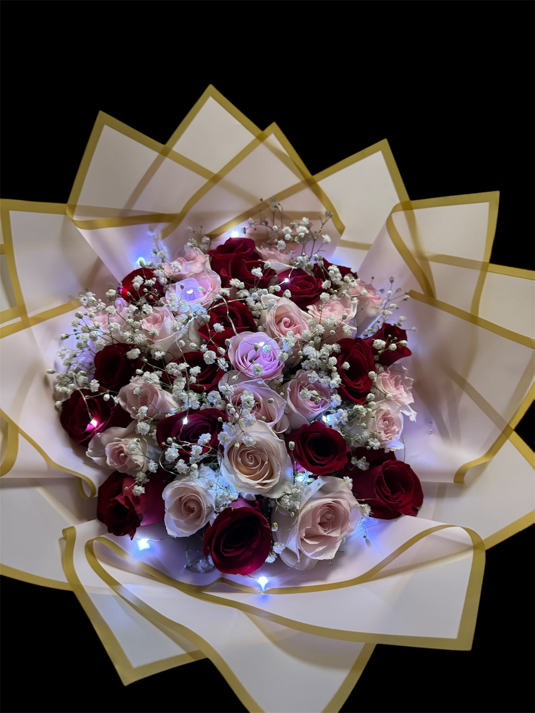 bouquet with red and pink roses -  30 Roses Bouquet •Includes 30 roses + butterfly ribbon + lights.