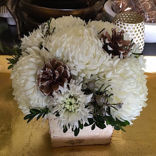 Snowflake - Flowers just like snow flakes ... a very good lasting arrangement.