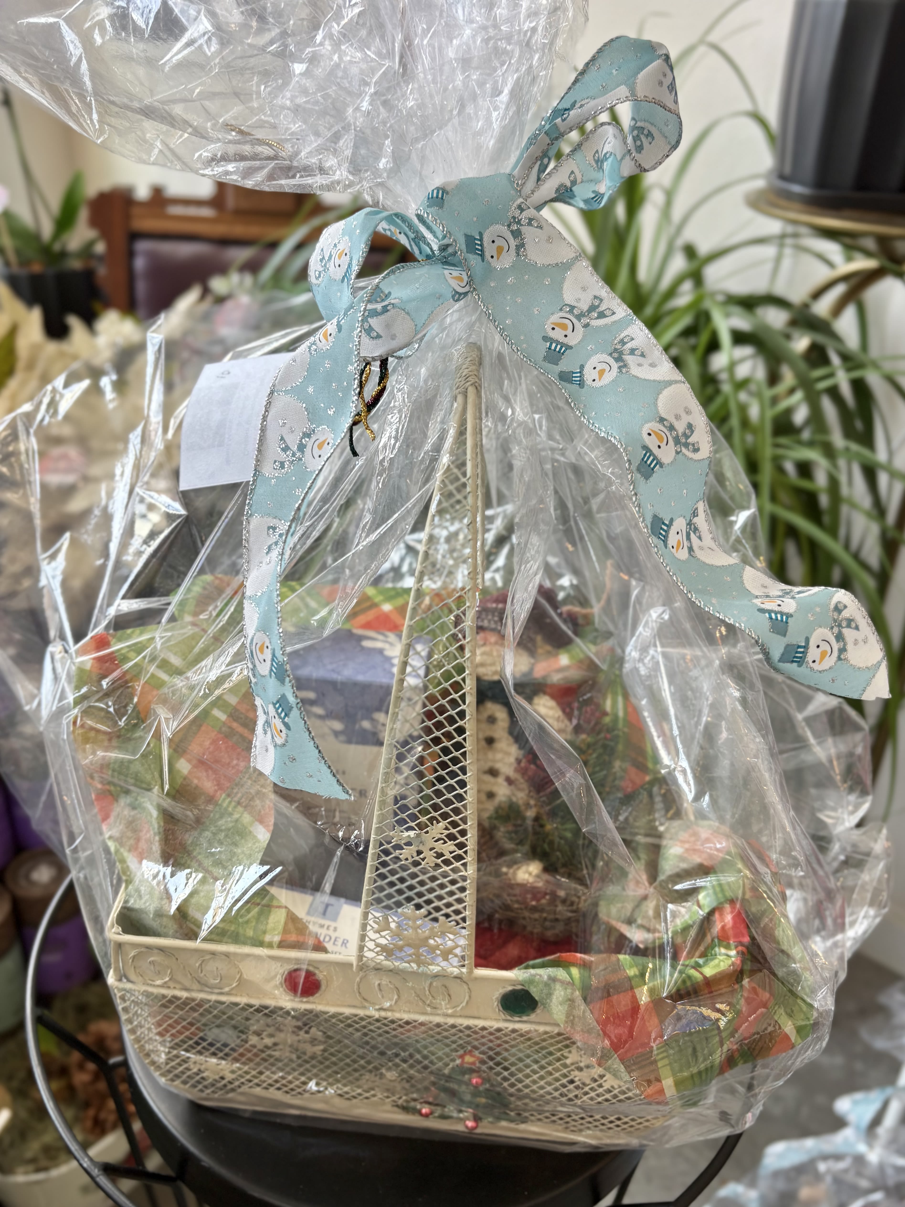 Holiday Gift Basket 10 - Baskets Galore by Nanci Lovely custom gift basket made locally. Perfect for the holiday season!  *Please note product description may not contain all items included in gift set. 