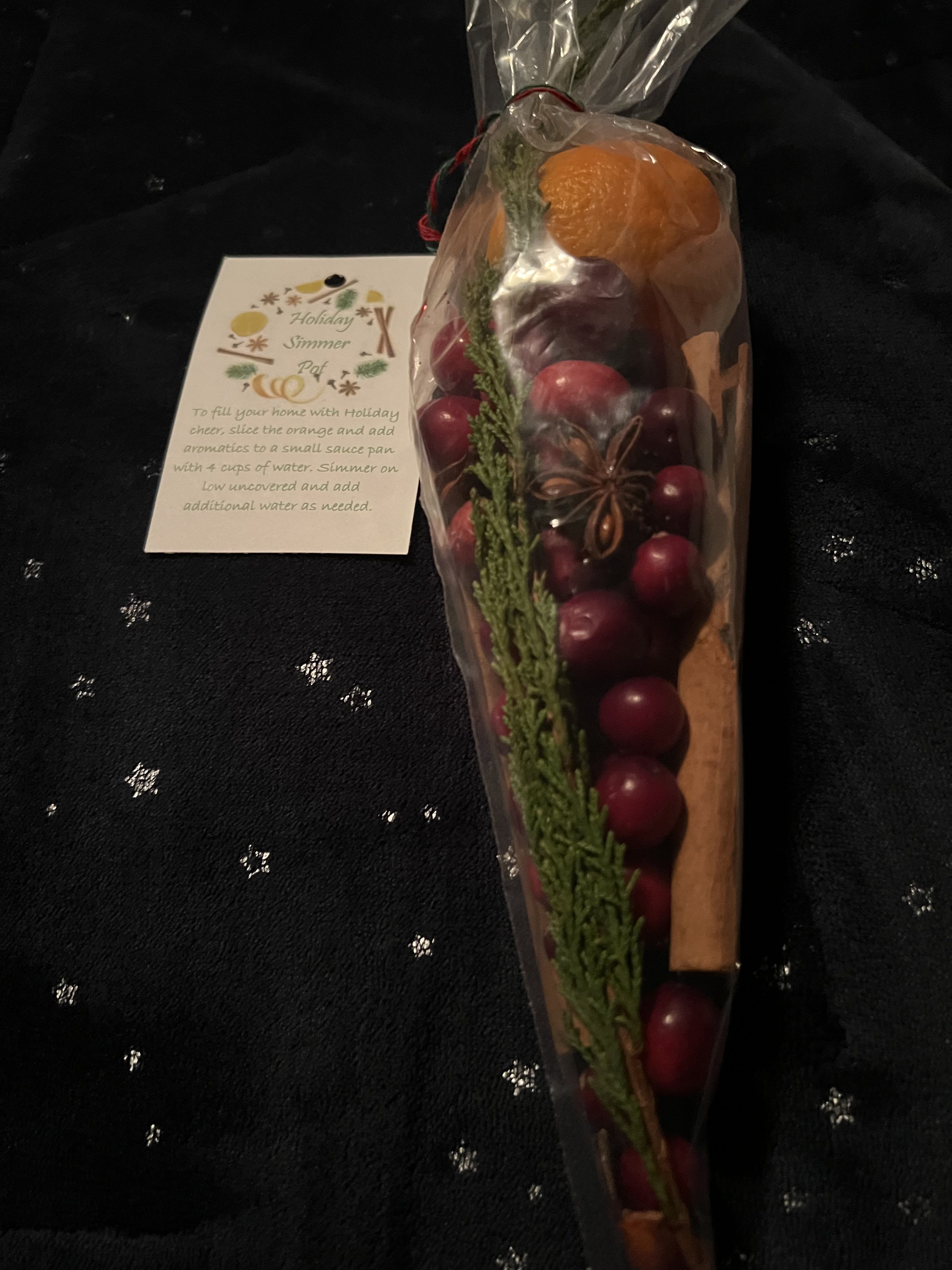 Simmer pot kit - Our simmer pot kit is just the thing to bring in the Holidays. Add the ingredients from one sleeve of goodies to a pot with 3 cups of water. Simmer slowly over low heat to permit the spices to release their scent into the air and make your house come alive with scents of the season. Ingredients: Cinnamon sticks, cloves, anise, evergreen, cranberries and an orange. Each sleeve makes one pot. Can be used for a few days. Discard after cooling and draining out the spices and solids.