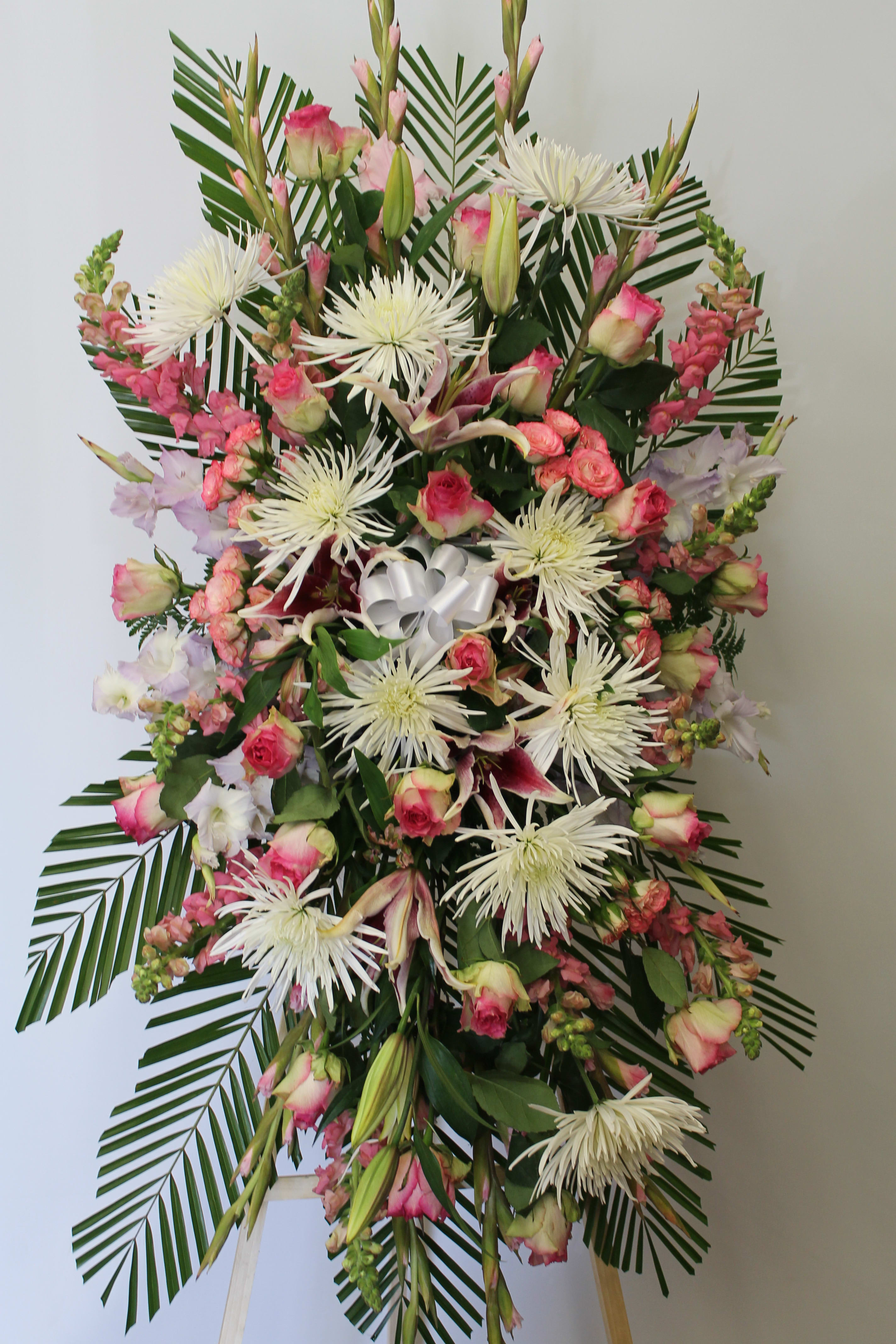 White &amp; Pink Spray/26 - Comes with Easel