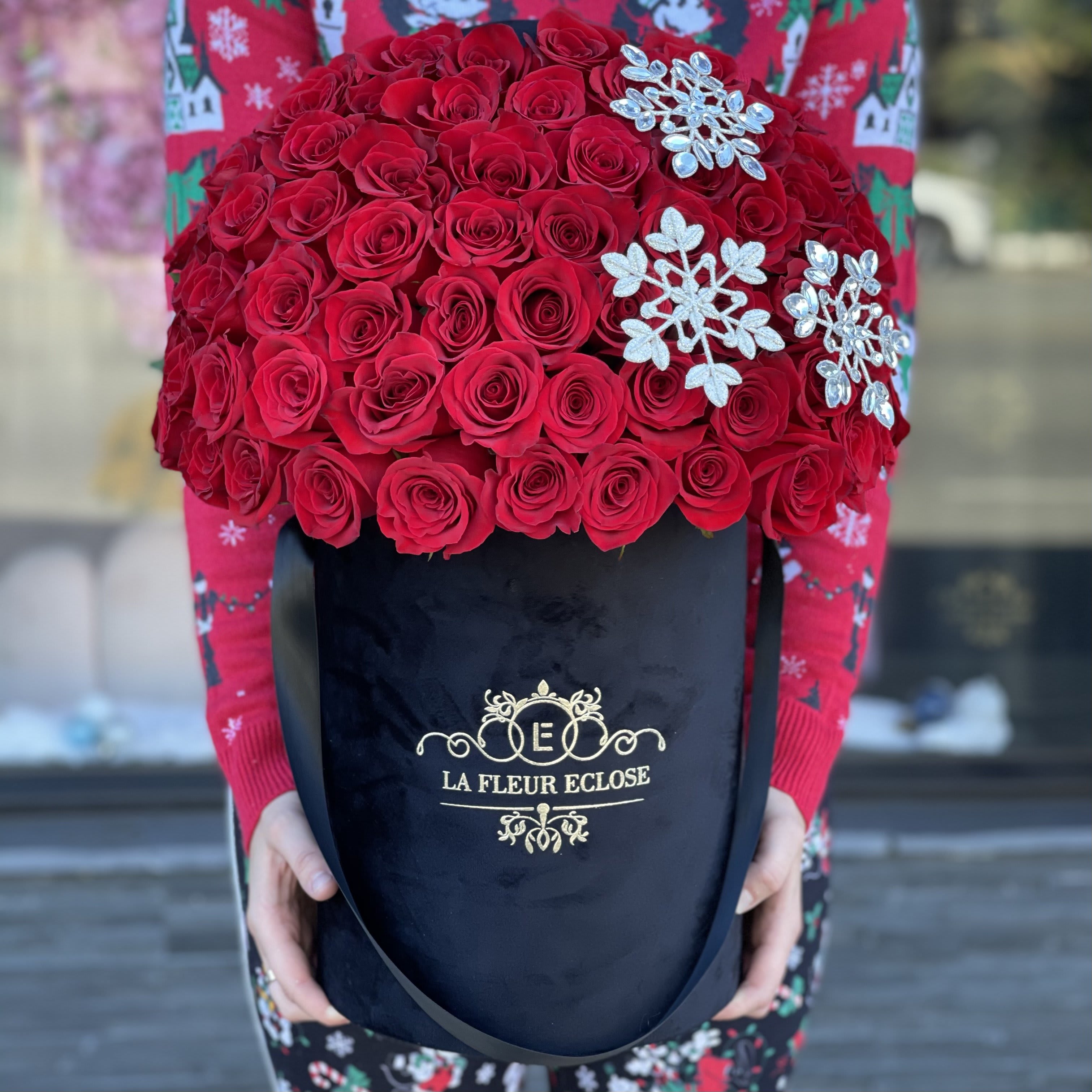 Snow White in Black Box 75 roses - Standard 75 roses in our signature black  box with snow flakes 