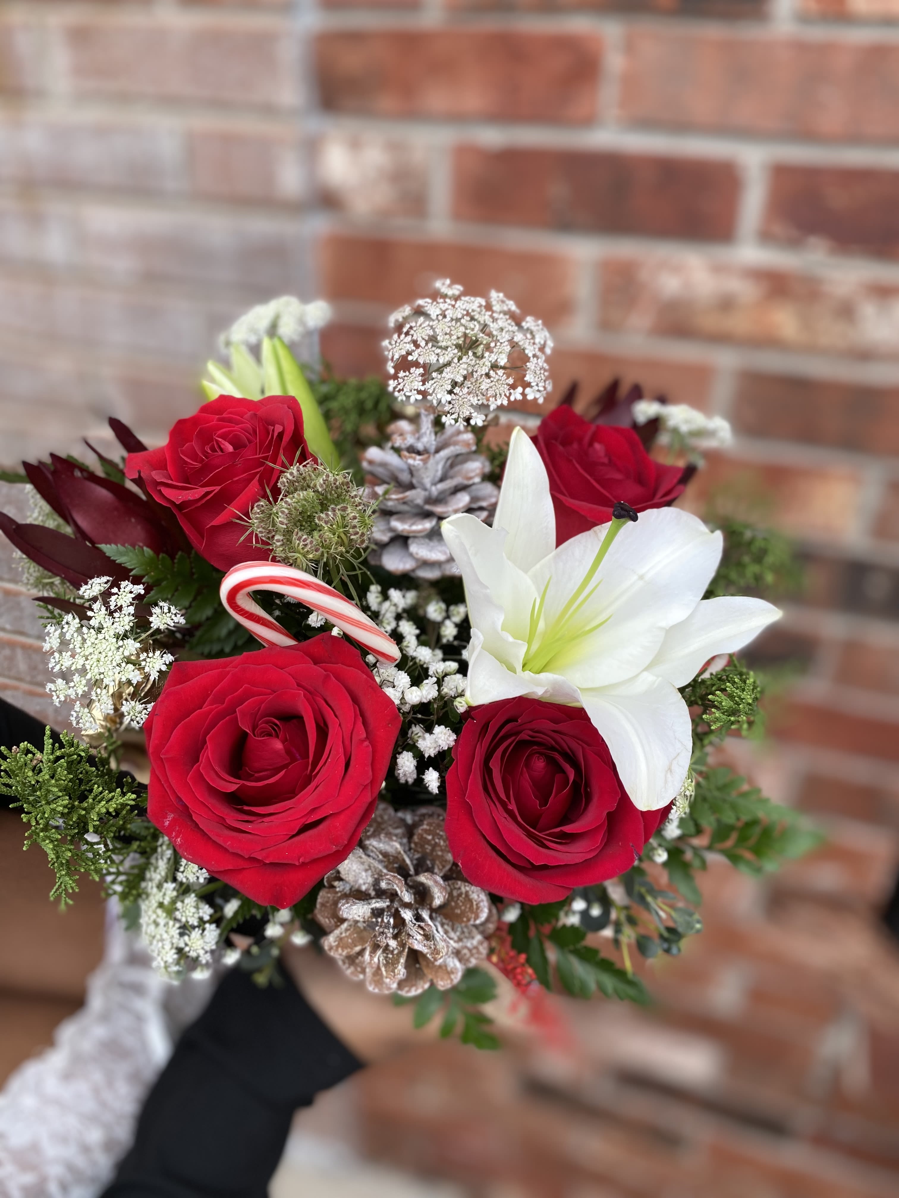 Joy to the world  - Joy to the World Celebrate the magic of the season with this cheerful and heartwarming holiday arrangement. Bursting with vibrant Christmas blooms, festive greenery, and charming seasonal accents, Joy to the World brings the spirit of the holidays to life. Rich textures, pops of color, and cozy winter touches create a joyful display that brightens any room. Perfect for gifting, decorating, or spreading holiday cheer wherever it’s shared.