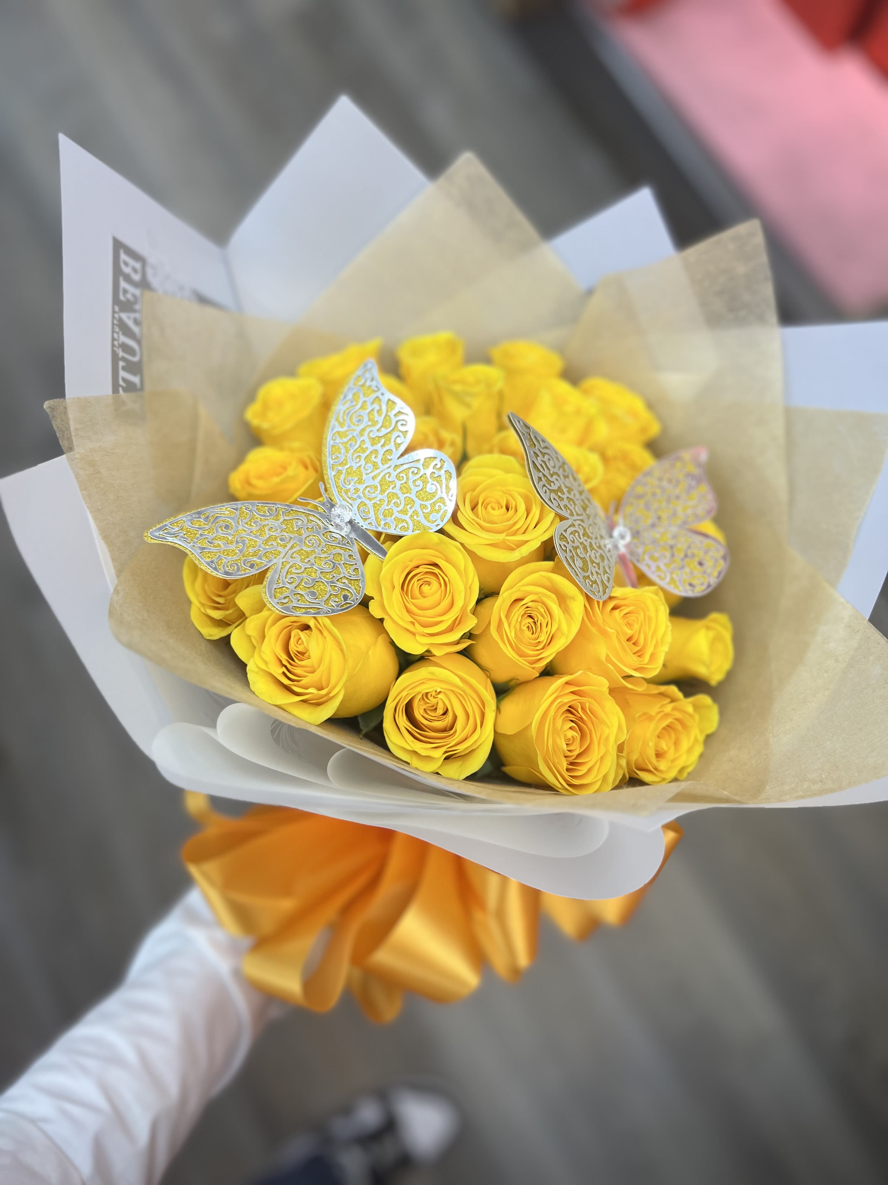 Bright sun  - 25 yellow roses 