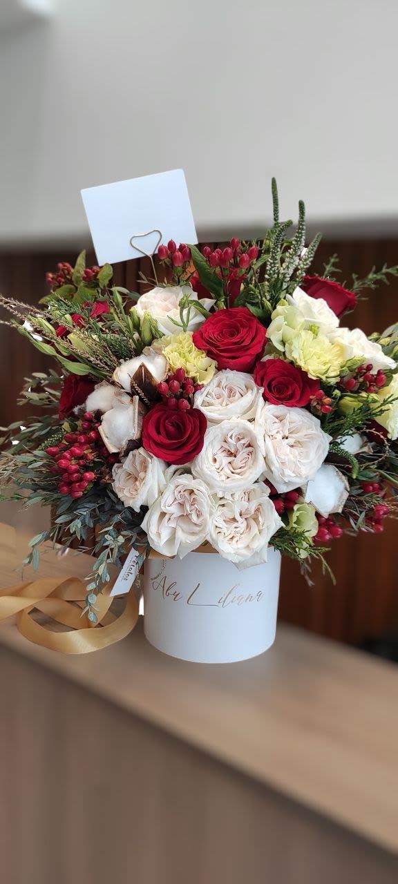 Grand Luxe Bloom Box – Red &amp; Blush Edition - Our Grand Luxe Bloom Box – Red &amp; Blush Edition is a breathtaking, premium floral design crafted to impress. Featuring an exquisite blend of blush garden roses, velvety red roses, hydrangeas, hypericum berries, eucalyptus, and delicate seasonal textures, this arrangement delivers elegance, romance, and sophistication in every detail. Expertly arranged in a stylish signature hatbox, this design is perfect for anniversaries, celebrations, luxury gifting, or making a grand statement. Each piece is handcrafted in our Yorba Linda studio, ensuring the highest quality and freshness.  Premium garden roses &amp; seasonal blooms  Lush, full, and elegant presentation  Available for same-day local delivery