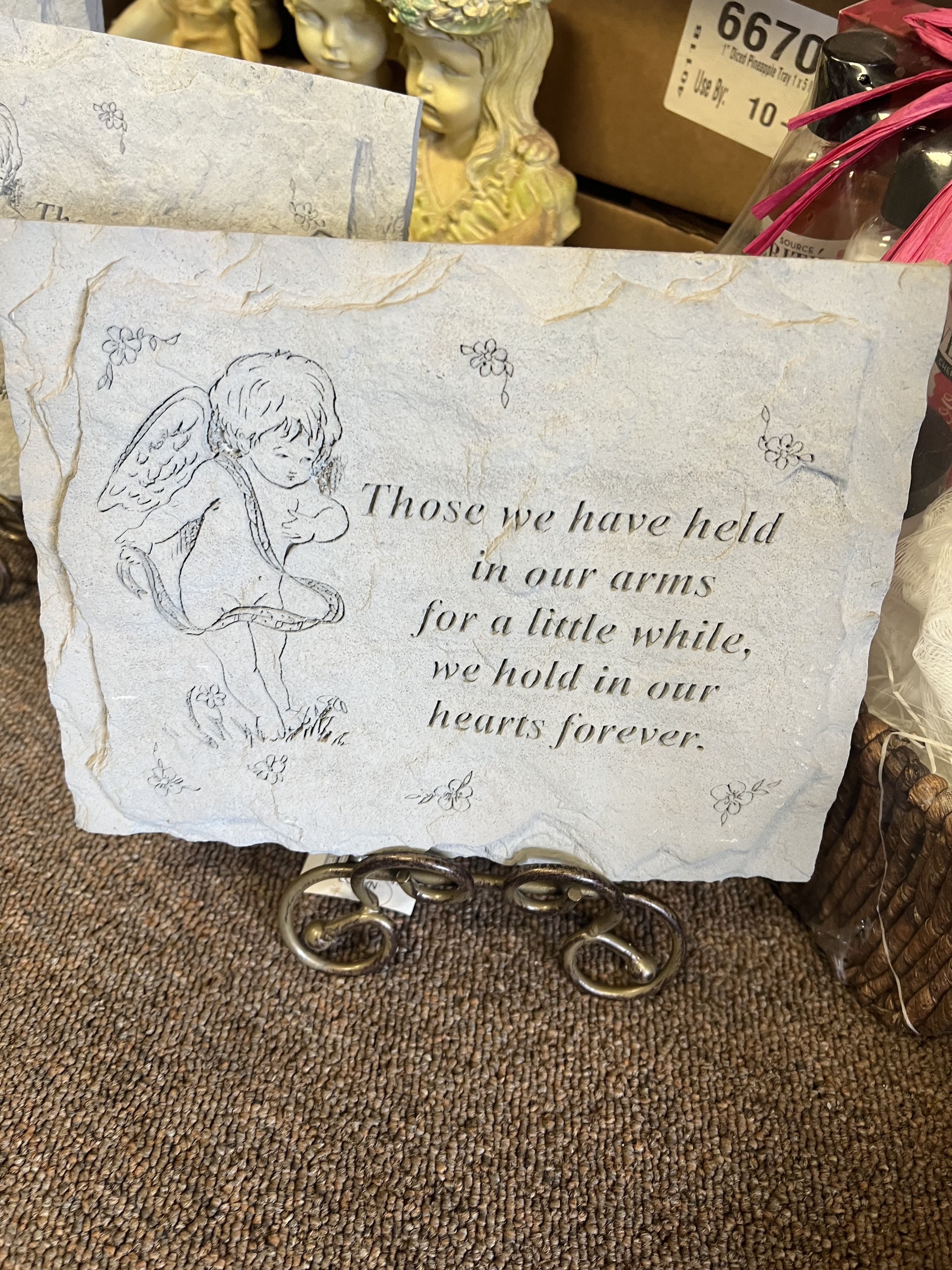 Stepping Stone with stand - Choice stepping stone with stand and dressed with a bow.