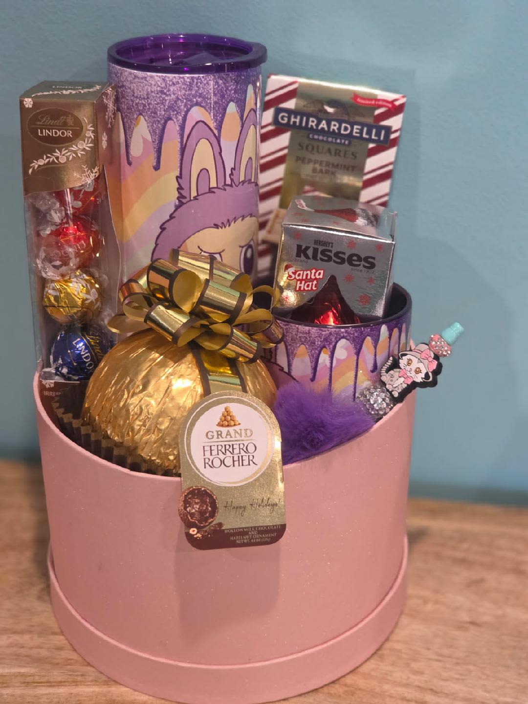 Christmas labubu box  - get the perfect gift for that special person comes with a cup and chocolates.