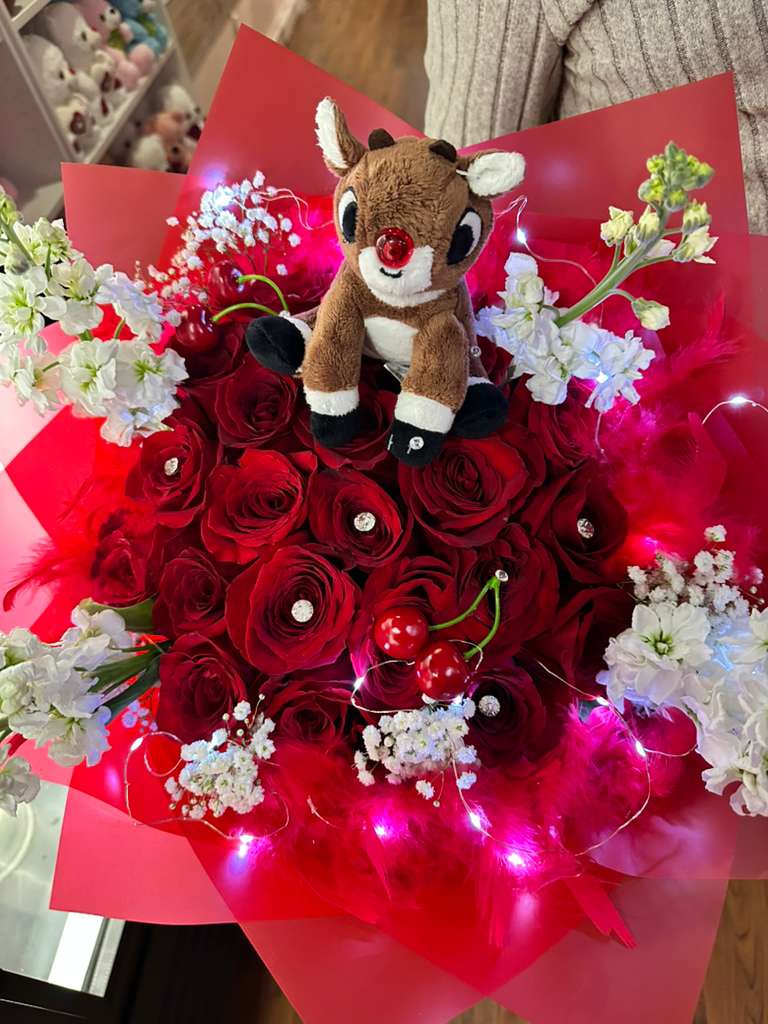 Buchon Christmas 24 Roses - Decorative elements included and subject to availability.. / Elementos decorativos ya incluidos y sujetos a disponibilidad.