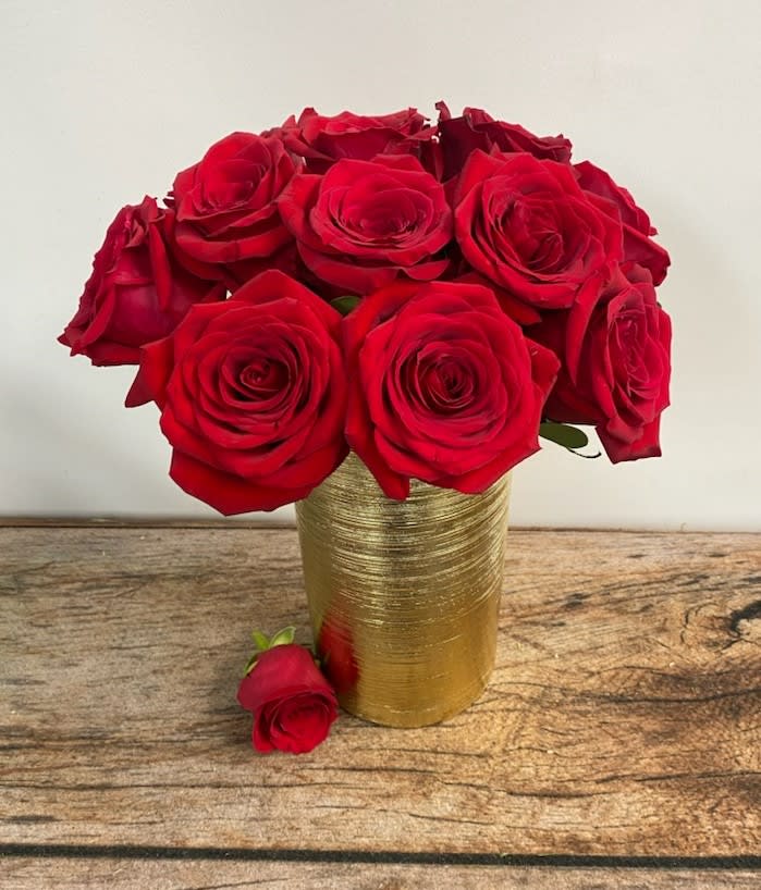 Contemporary Love - 1 dozen roses modernly displayed in a gold ceramic vase. Approx. 7" x 12"