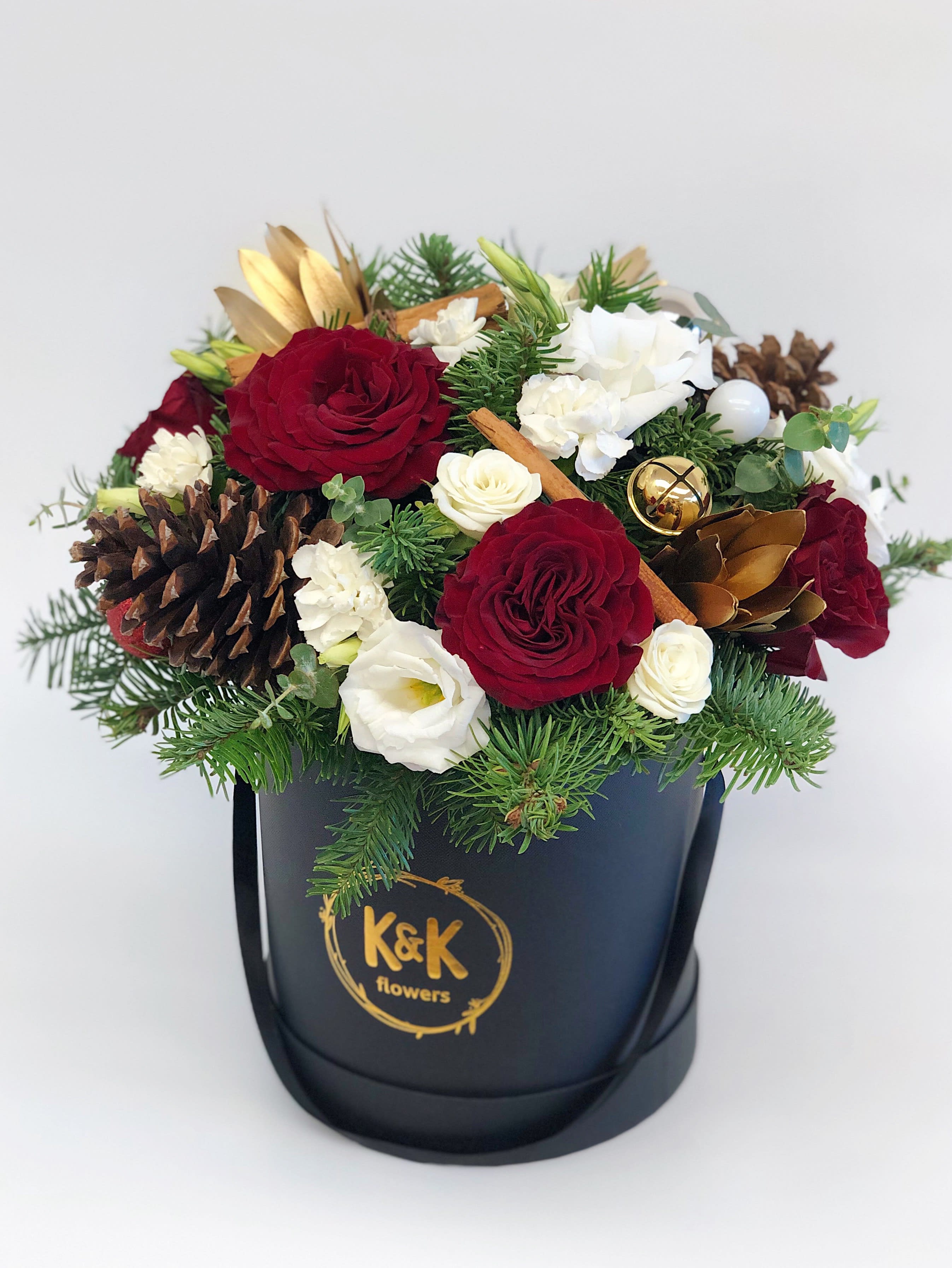 Winter red and gold black Hat Box Small - If You want bouquet with a twist, choose our flower boxes. We have wood boxes for rustic looking arrangements, or hat boxes for a more elegant look. It’s a beautiful and convenient way. Flowers in boxes don’t need vases. That makes it perfect for transportation and keeping flowers hydrated and secure.