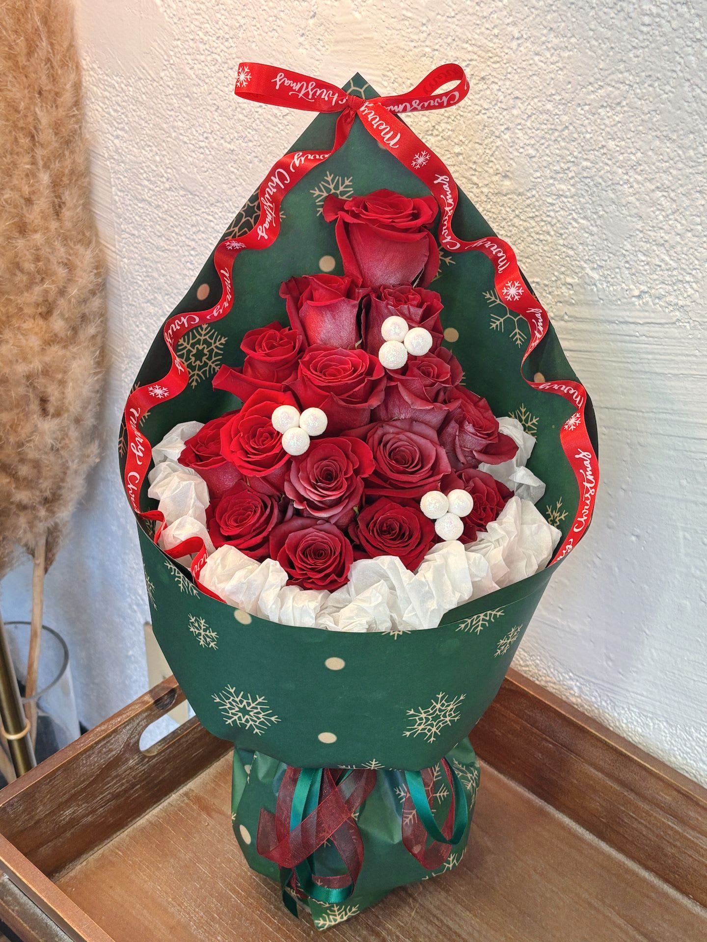 2025 Christmas Bouquet - 2025 Christmas Bouquet, can be substitute with other color roses. 15 stems roses 