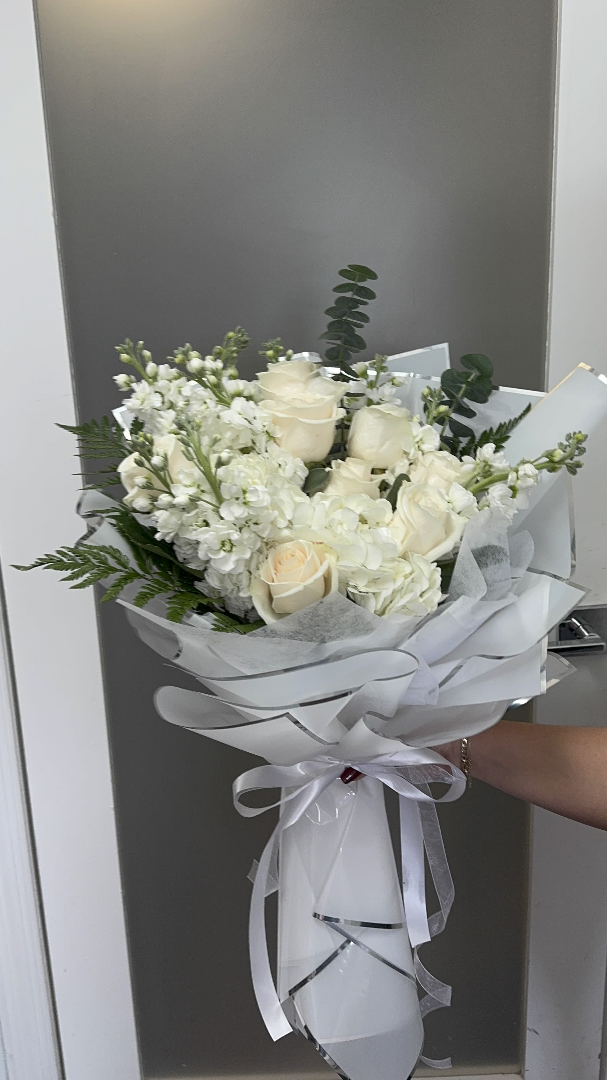 White Day - Wrap if white flowers 