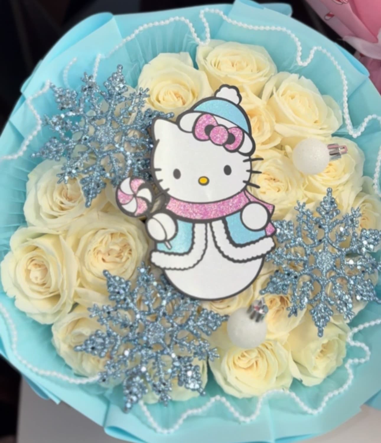 XMAS snowman - Snowman inspired bouquet. Perfect for the holidays  25 count , topped with Christmas decorations 