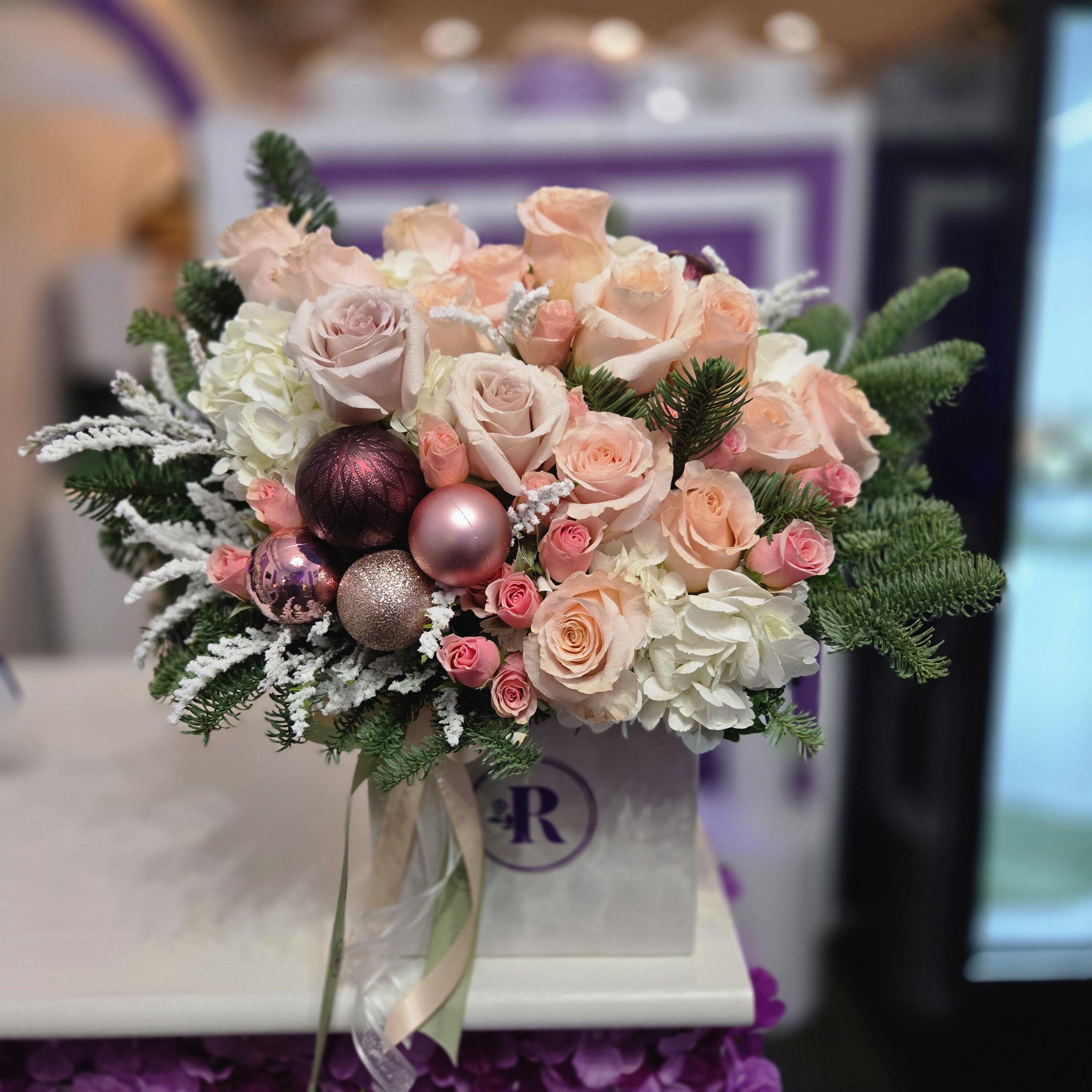 Christmas Mood - "Christmas Mood" is an arrangement with fir-tree toys in a square or round box. DELUXE SIZE in the picture