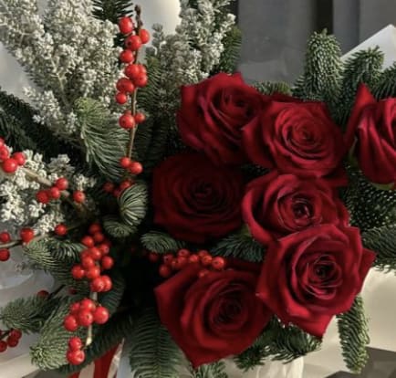 DESIGNER'S CHOICE BEAUTIFUL CHRISTMAS FLORALS  - Celebrate the season with Christmas glowing lights, and stunning holiday blooms! Our Designer’s Choice Christmas arrangement delivers a truly special touch. 