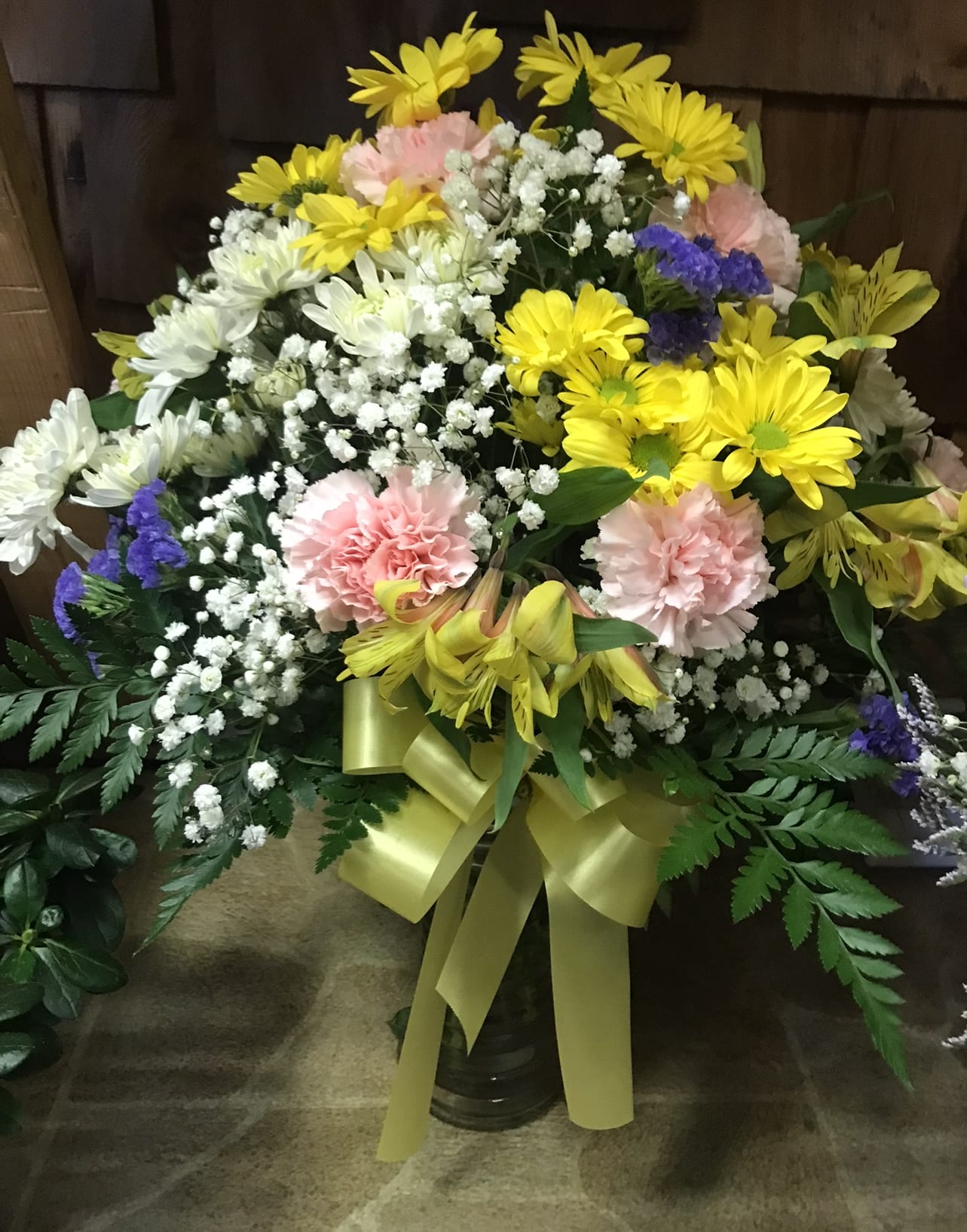 FR - 55  Fresh Vase Arrangement - Designer choice of fresh cut flowers - in a vase. 