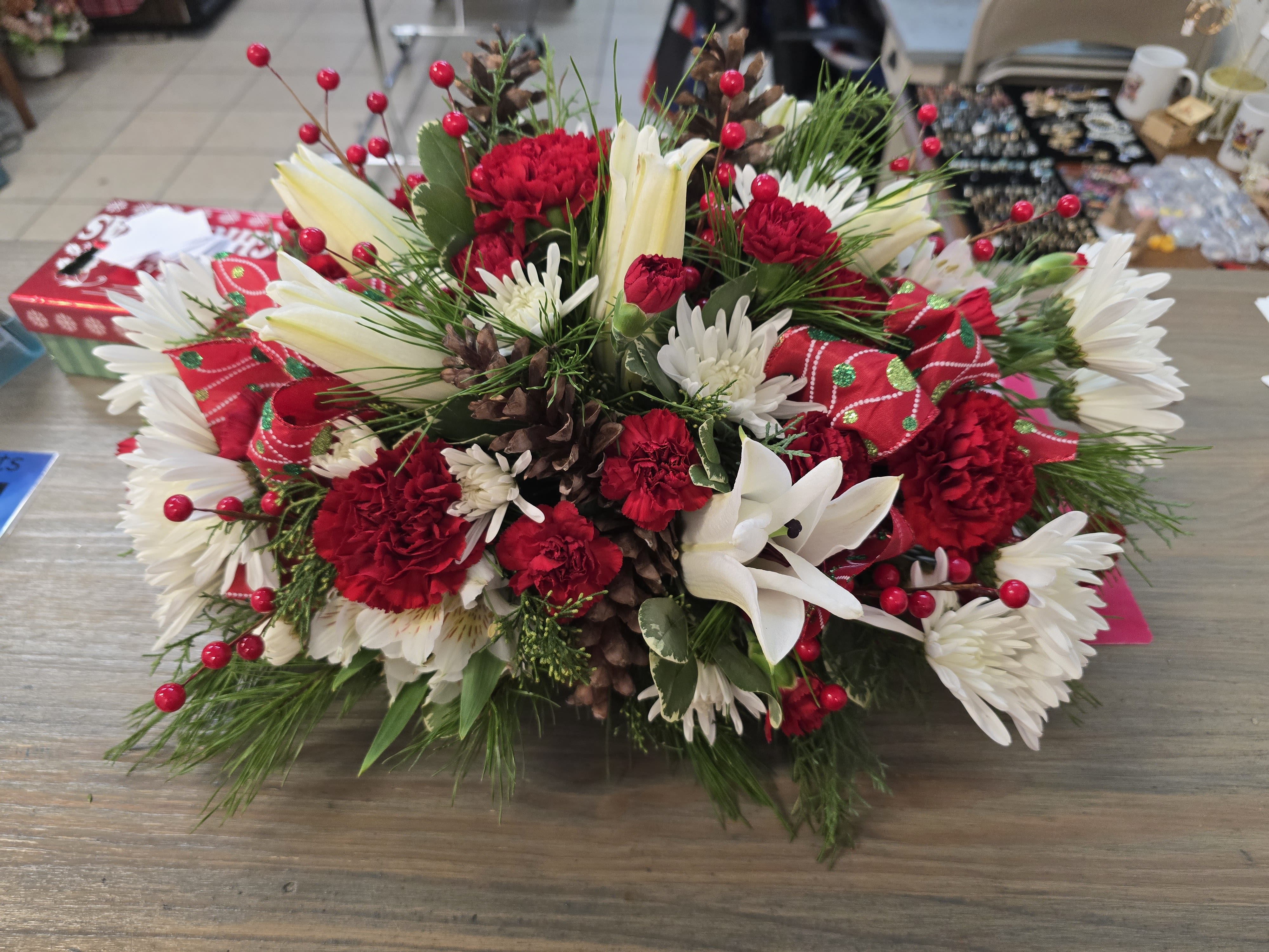 Christmas centerpiece - Designers choice you can leave in the comments if you want long lasting. 