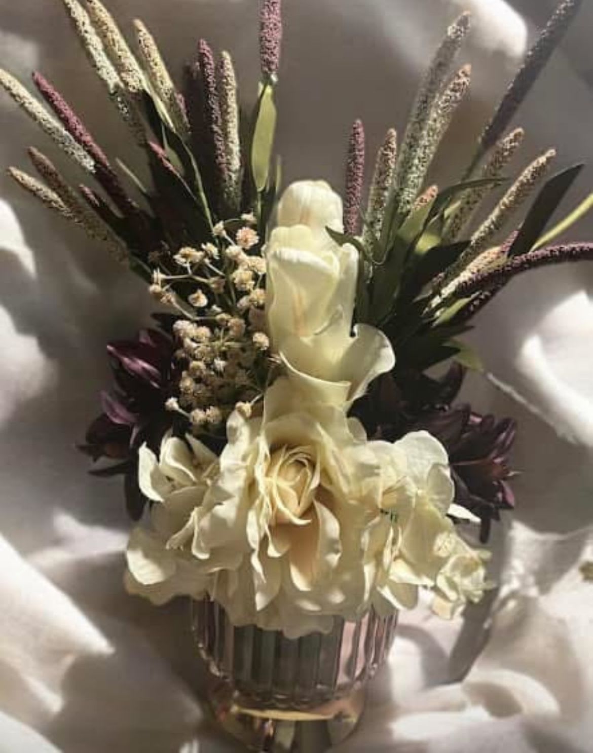 Shelly’s Centerpiece  - Ivory Runner with Special Vase