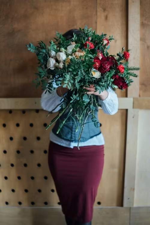 DESIGNER CHOICE CHRISTMAS FLORALS - TRUST US TO MAKE A ONE-OF-A-KIND ARRANGEMENT FOR YOUR HOLIDAY NEEDS! WE PRIDE OURSELVES ON UNIQUE DESIGNS, CREATIVE FLAIR, AND THE EYE FOR DETAILS! WE PROMISE TO DELIVER ONLY THE BEST! 