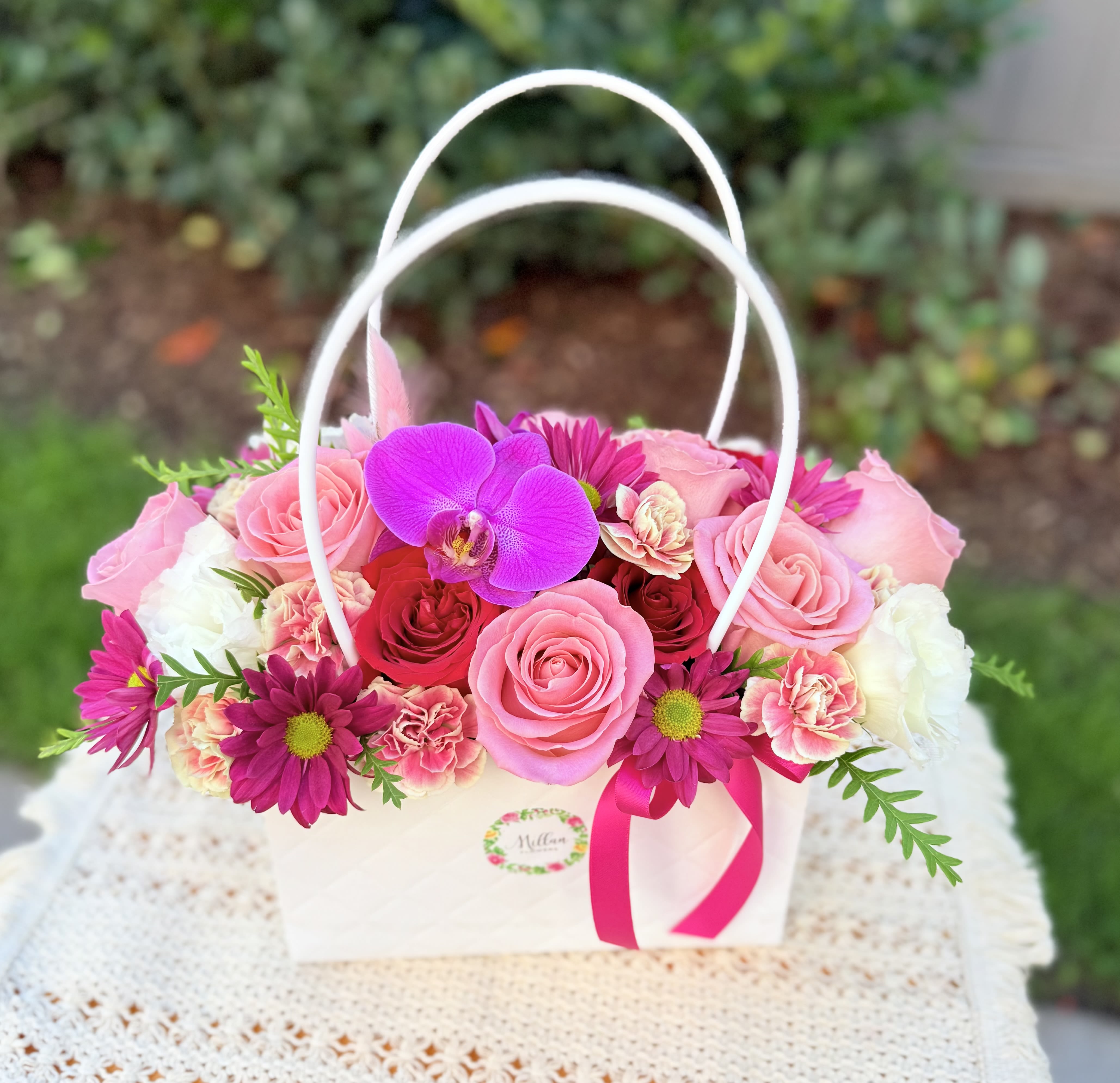 “ I Am Beautiful “ Beautiful Floral Purse  - This beautiful purse is full of happiness, every flower transmits joy, beauty, nature, smiles and happy moments . It’s designed with premium roses, fancy carnations, daisies , orchids and seasonal greenery. Medium size  It’s  simply beautiful 