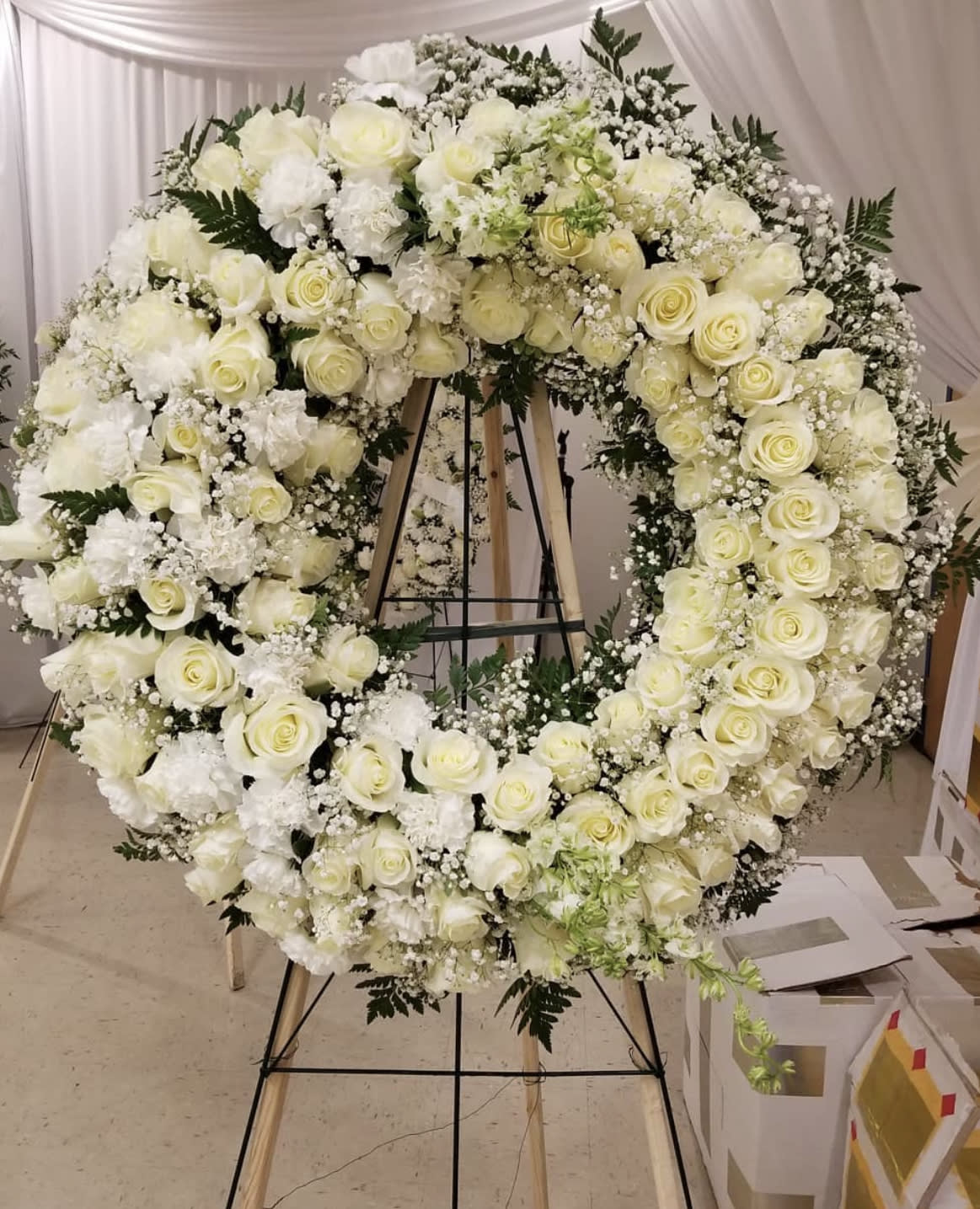 Exquisite Memories Rose Wreath - Exquisite Memories Rose Wreath Shown in Premium 
