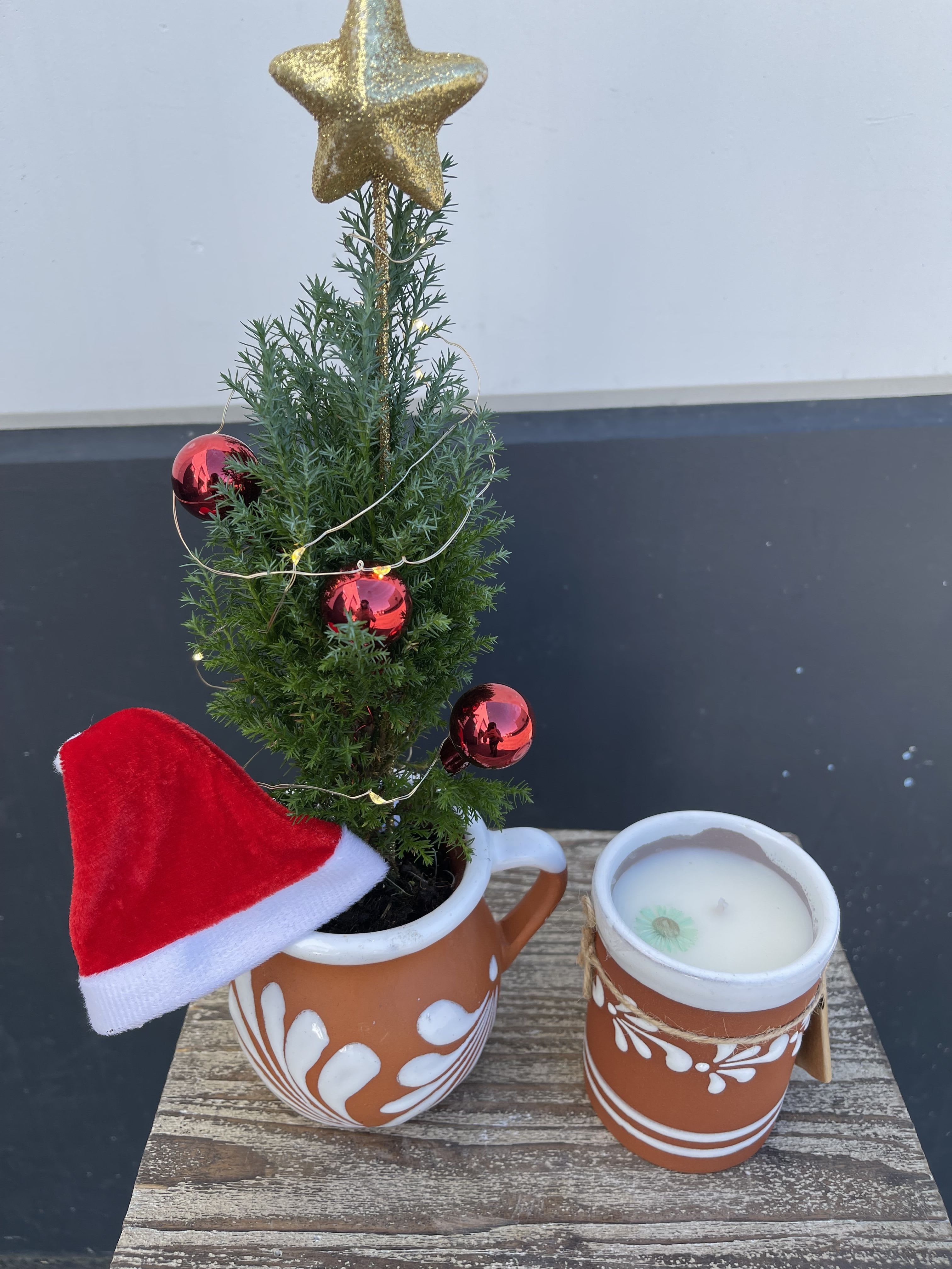 Christmas Taza W/ candle - Taza with Christmas tree and candle 