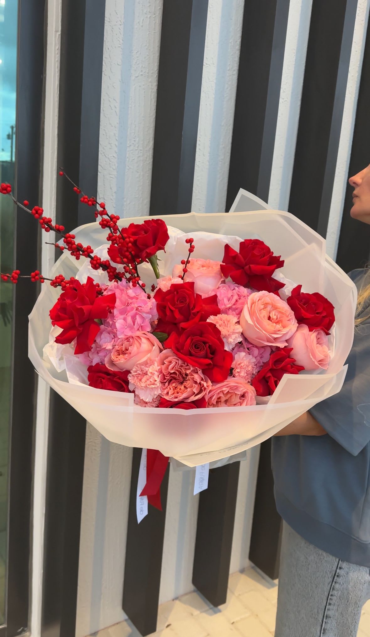 True Feeling - A bouquet that speaks from the heart — sincere, emotional, and beautifully balanced.  Velvety red roses express deep passion, while soft blush garden roses and delicate pink carnations add warmth and tenderness. Textural berry accents bring depth and a refined seasonal touch, completing the composition with quiet elegance.  Wrapped in airy translucent paper, True Feeling feels modern and graceful, allowing each bloom to breathe and be noticed. This bouquet is made for moments when emotions are real, meaningful, and deserve to be expressed without words.  Perfect for love, gratitude, and heartfelt gestures that come straight from the soul.