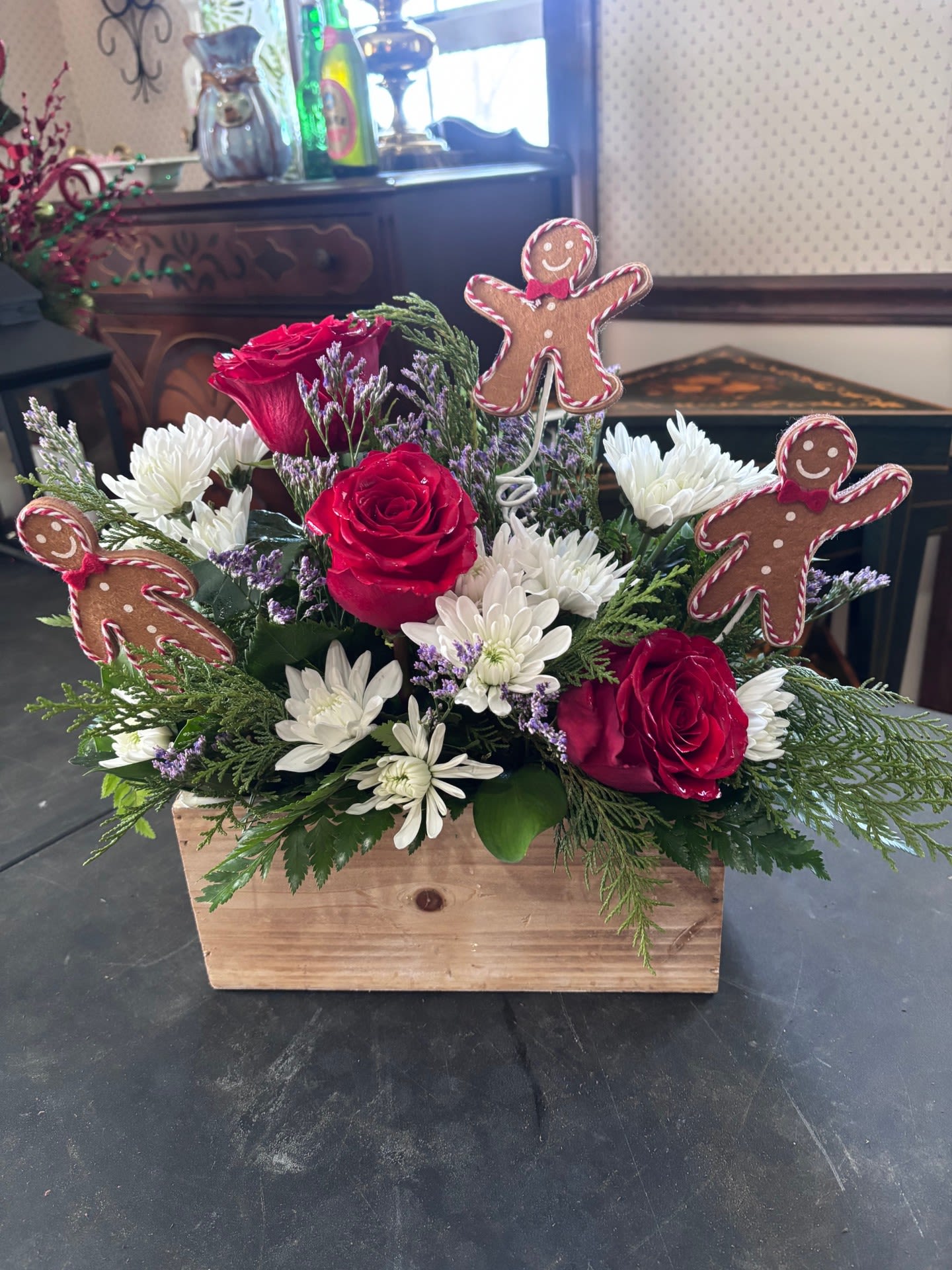 Gingerbread Christmas - Share warmth and love with the Gingerbread Christmas Bouquet, a delectable blend of white and red stems, sure to have you dreaming of Christmas