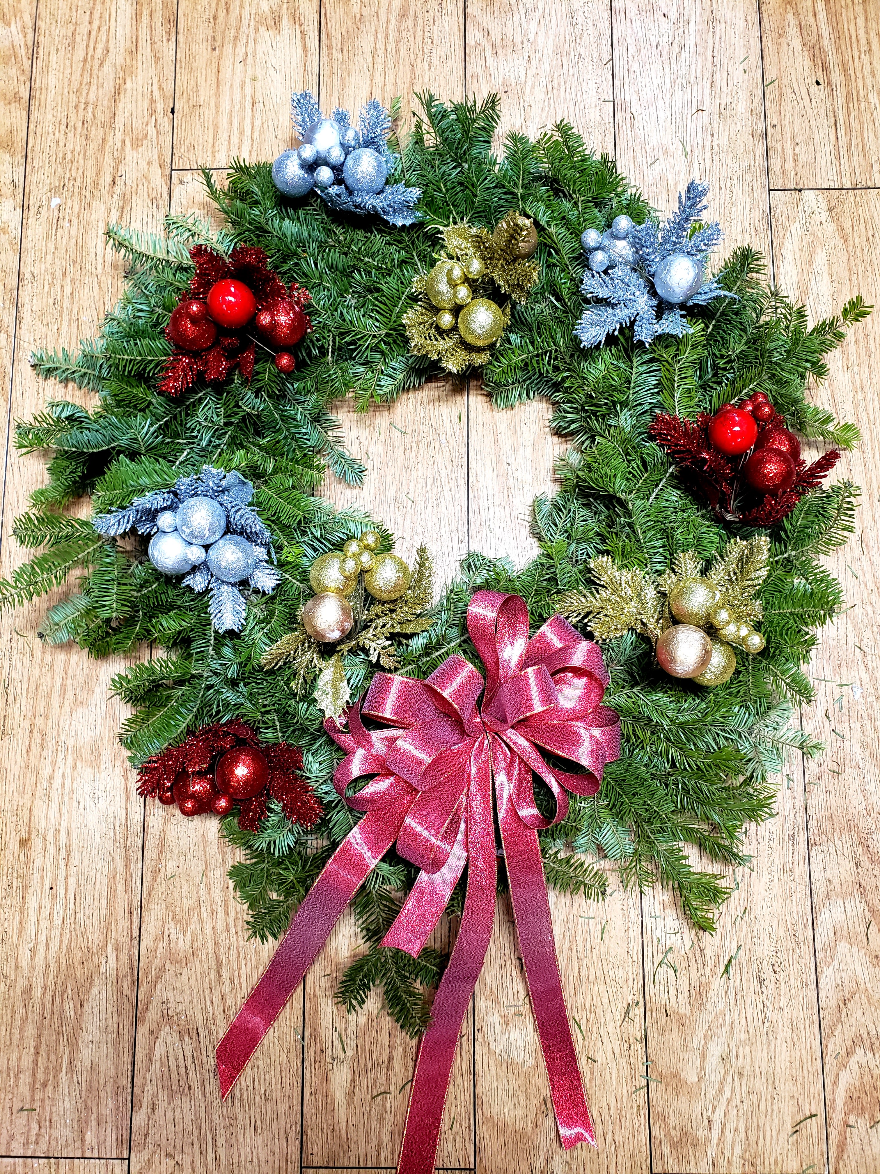 Christmas Wreath - 24&quot; christmas wreath with decorations