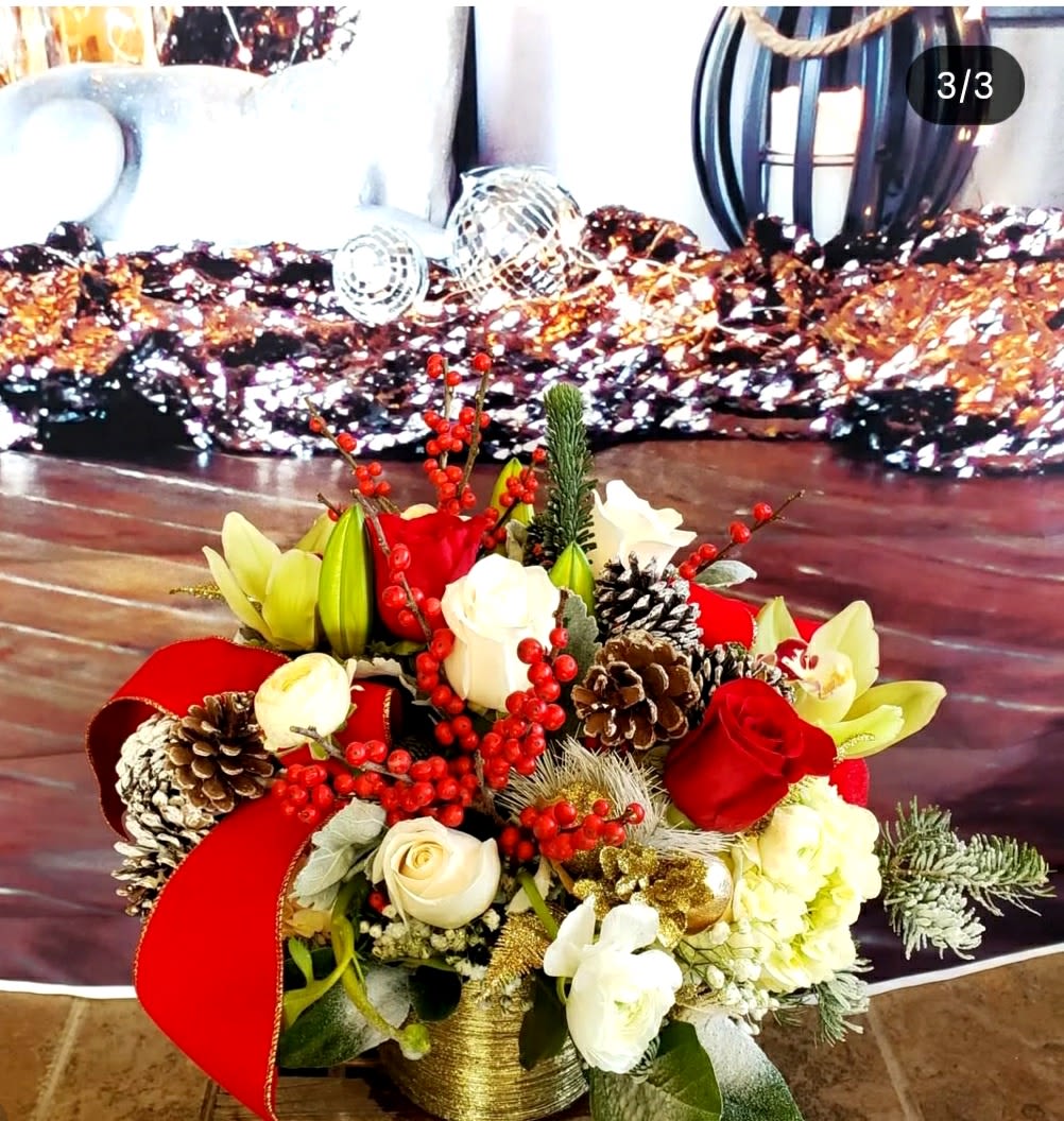 Golden Xmas - Xmas arrangement in golden cylinder