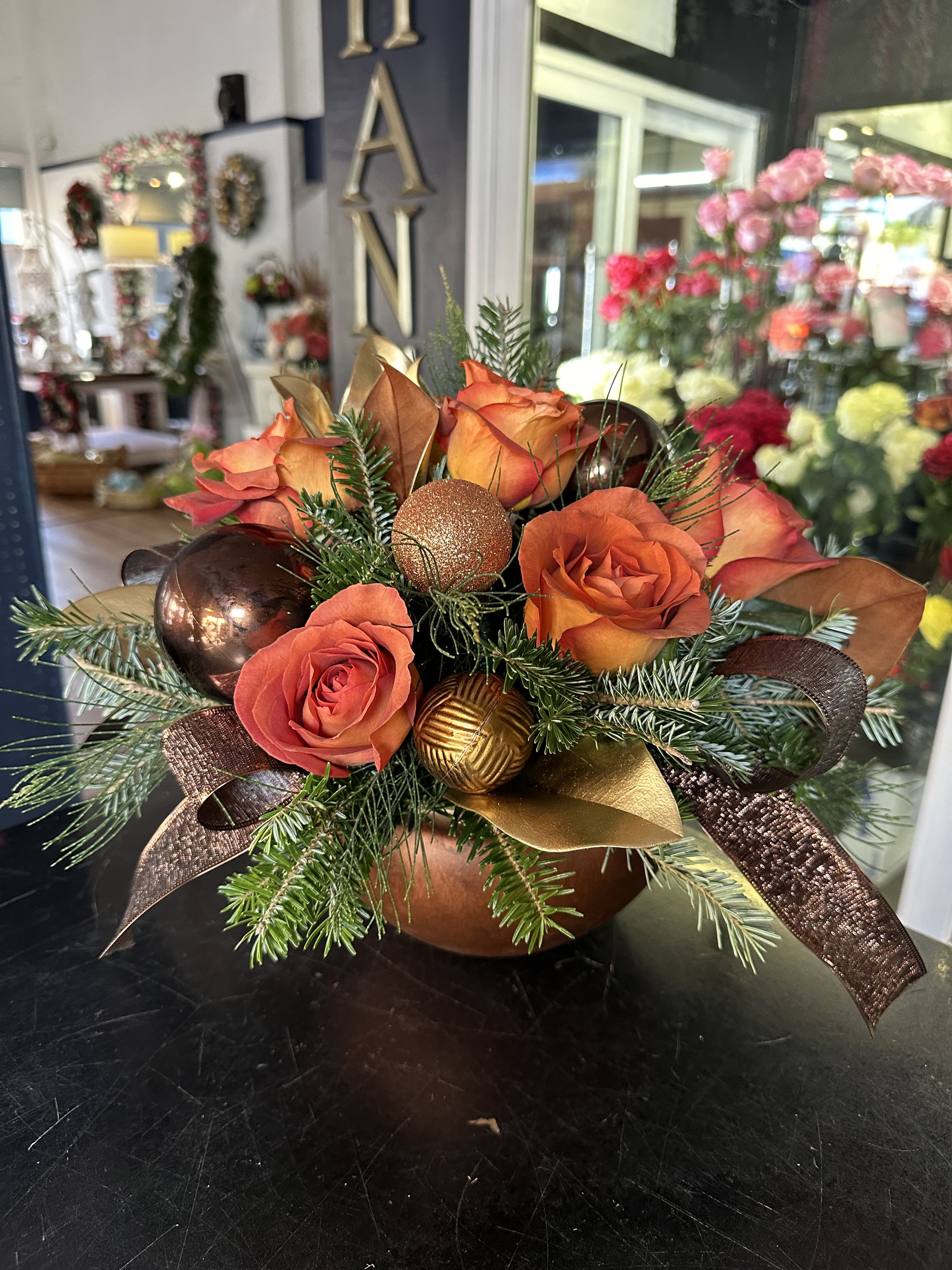 Chaney‘s Christmas 1013 - Christmas Centerpiece in a bowl