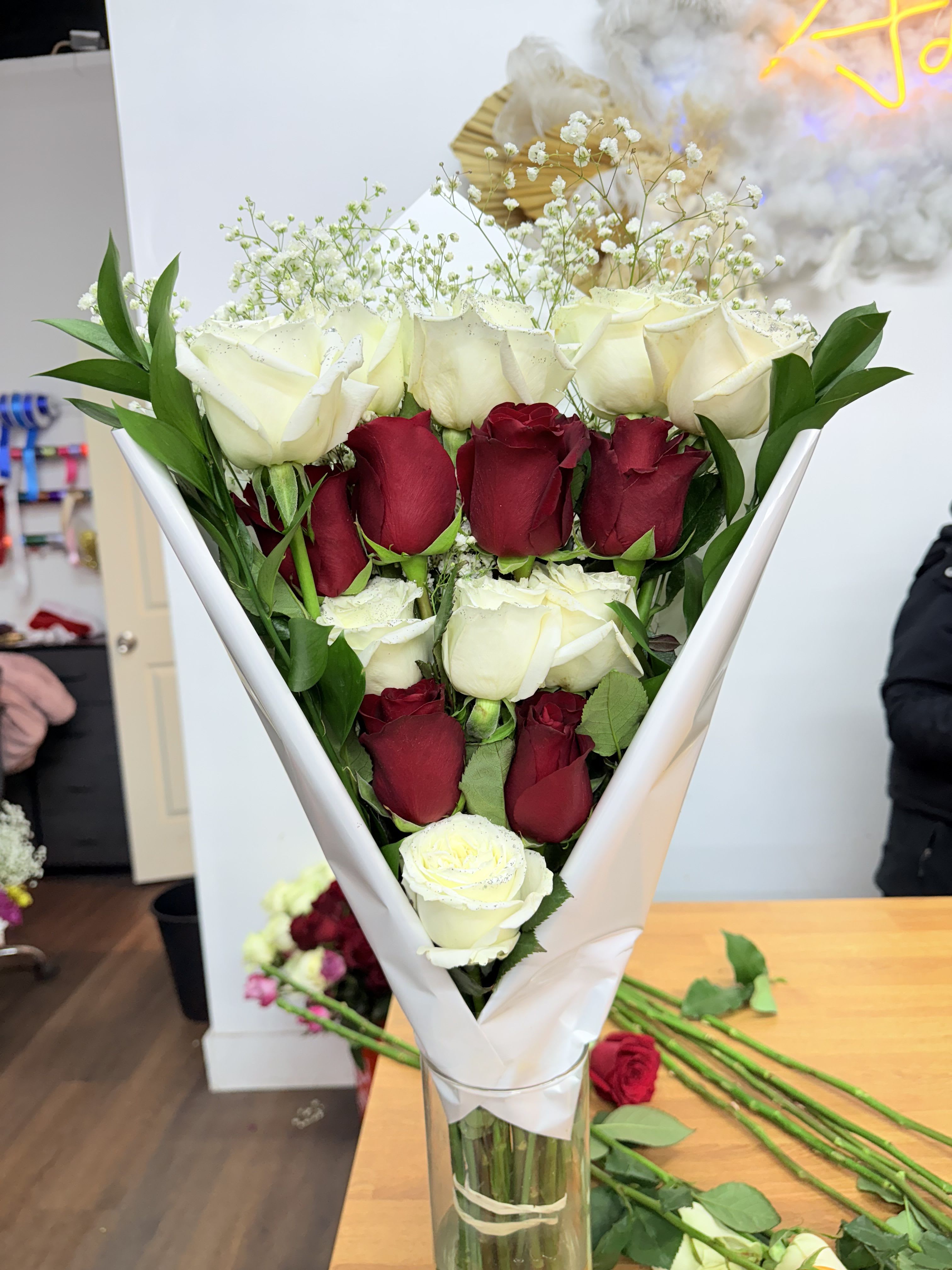 Love to love - Is a hand bouquet Roses with love