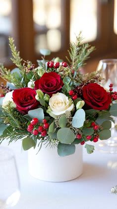 Xmas bouquet - Classic white and red arrangement, that will make a perfect hostess gift.
