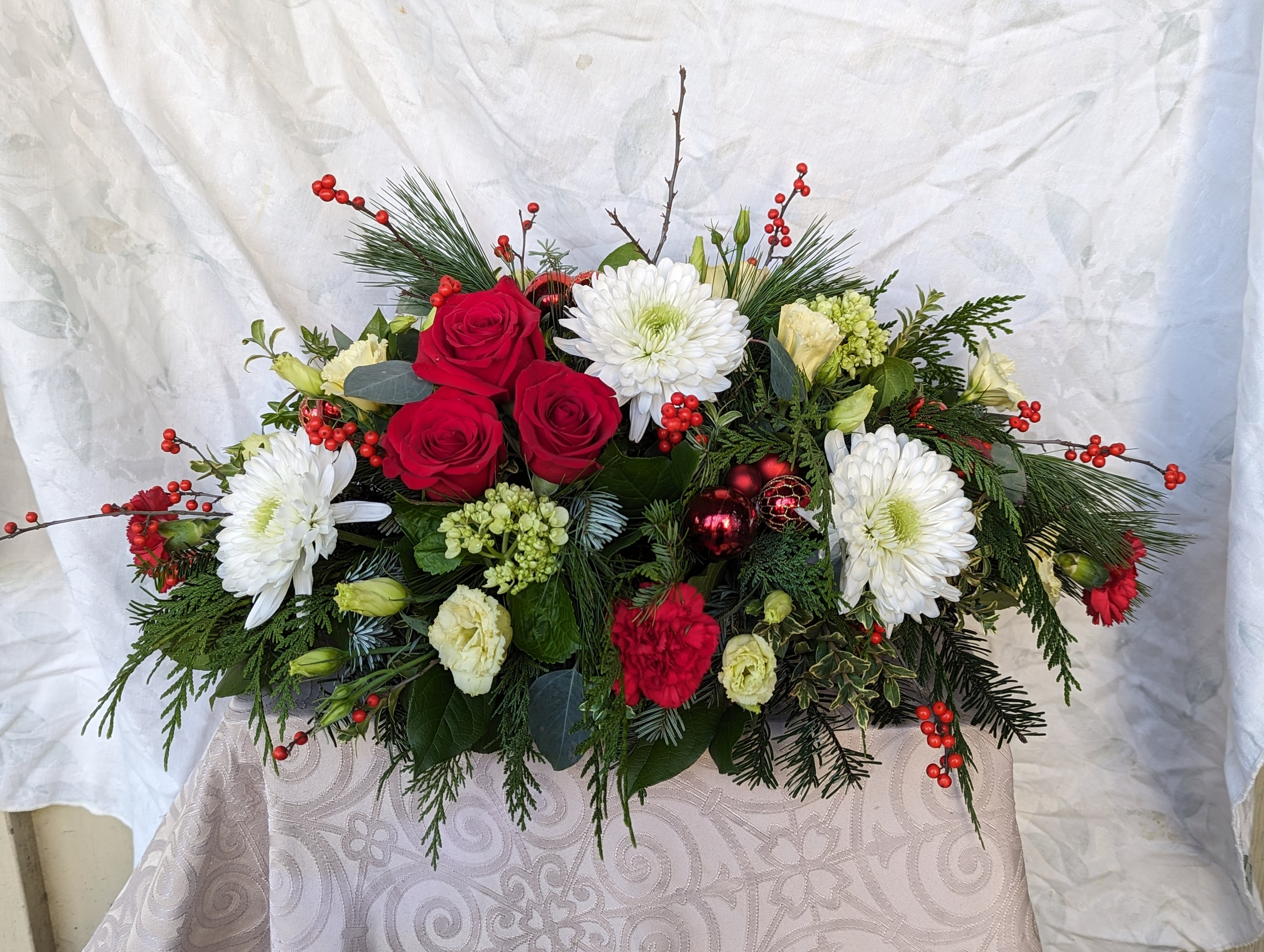 Berry Wonderful Christmas - A classic mix of red and green to grace your table with this holiday season. 