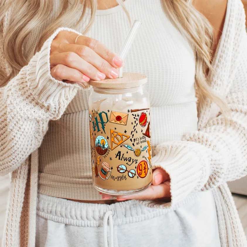 Glass Can Cup with Lid and Straw - HARRY POTTER - The snug-fitting bamboo lid with silicone sleeve allows you to take on the run with you and seals tightly to prevent any spillage!- High quality printed decal, not made of vinyl -Comes with lid, straw, and straw cleaner -Bamboo lid with silicone to prevent spilling -16oz thick glass -Fits in cup holders 
