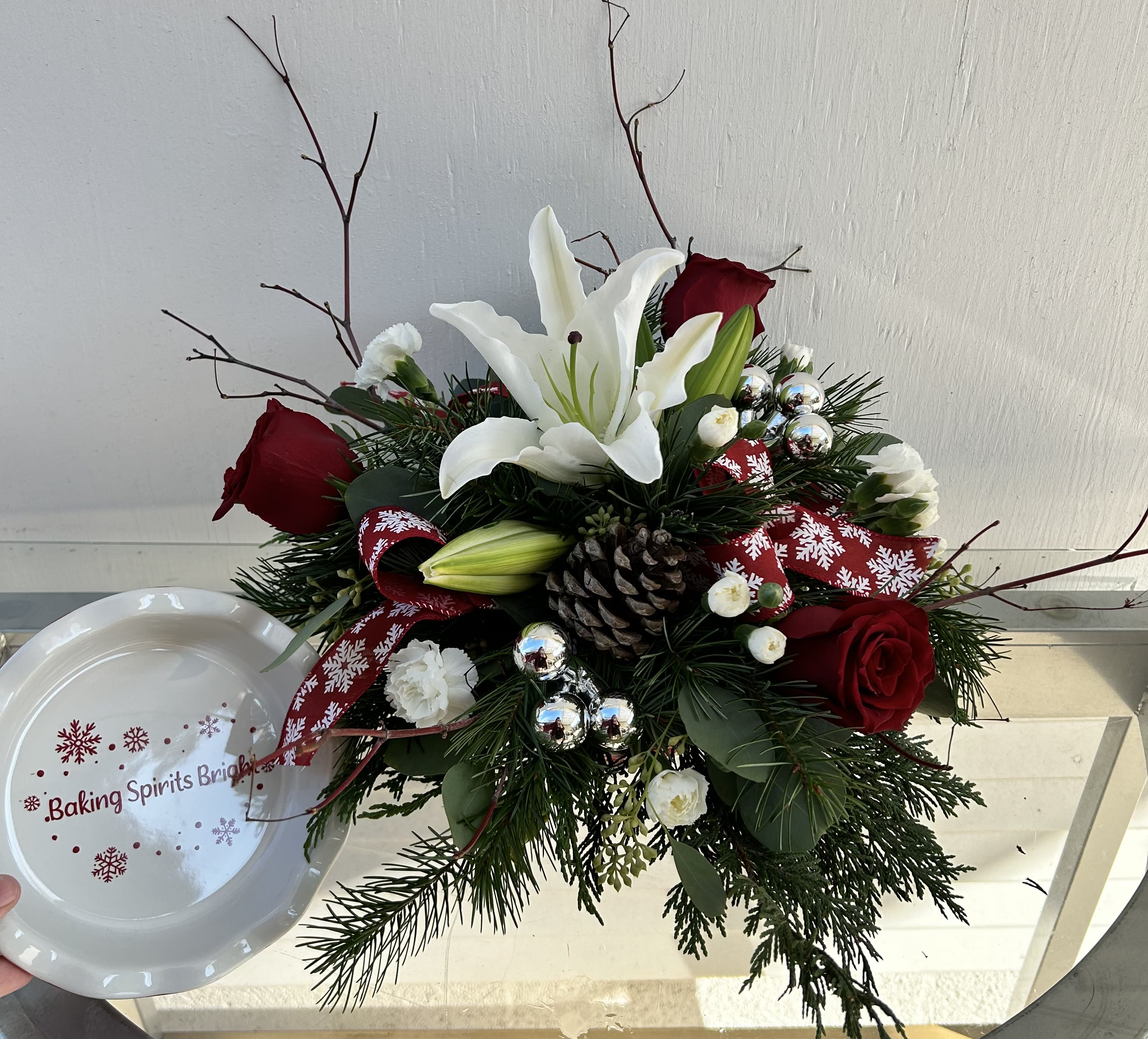 Happy Holidays centerpiece - This adorable centerpiece comes in a cute pie dish keepsake! While supplies last