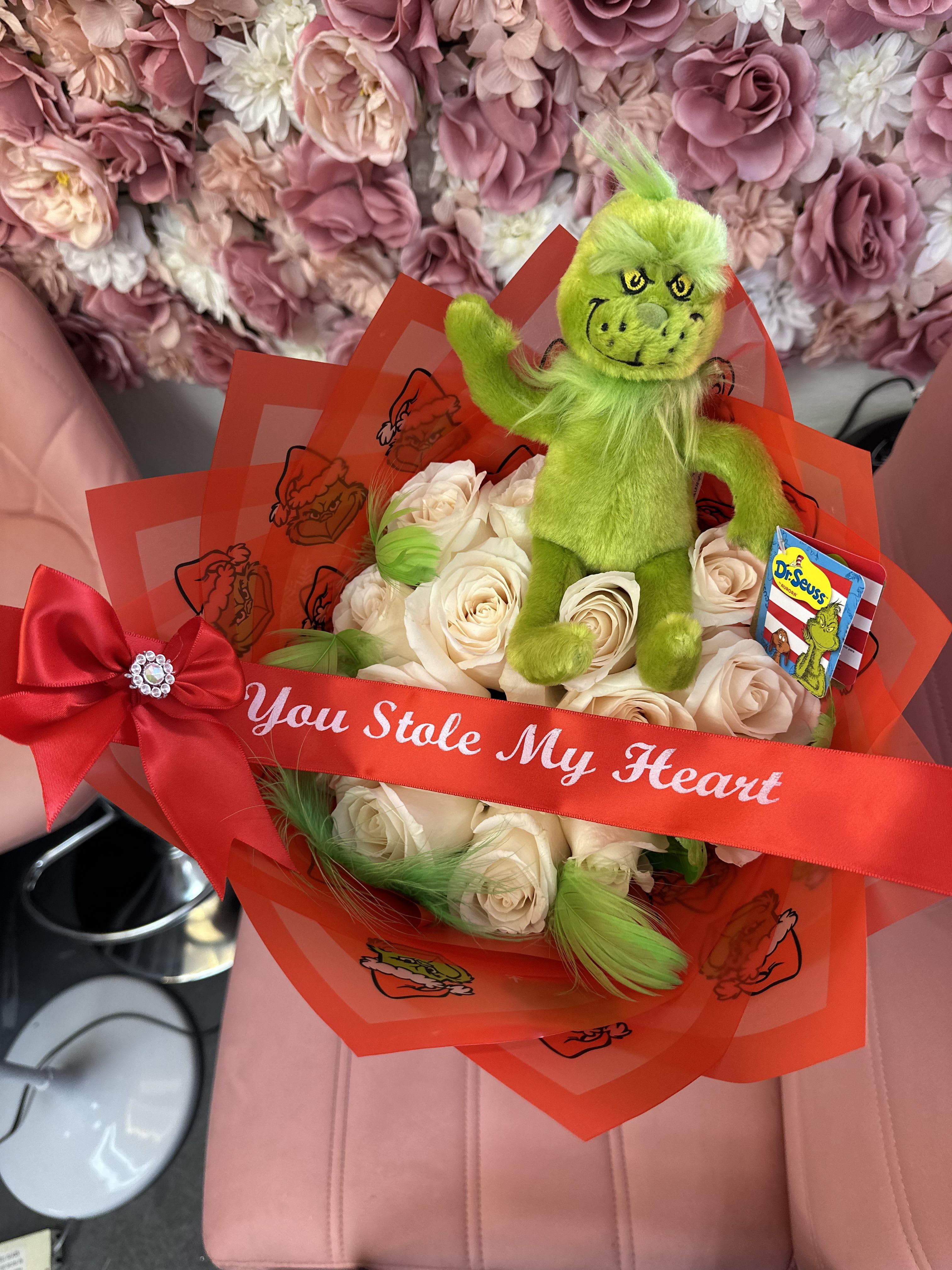 Grinch bouquet  - Roses and a plushy 