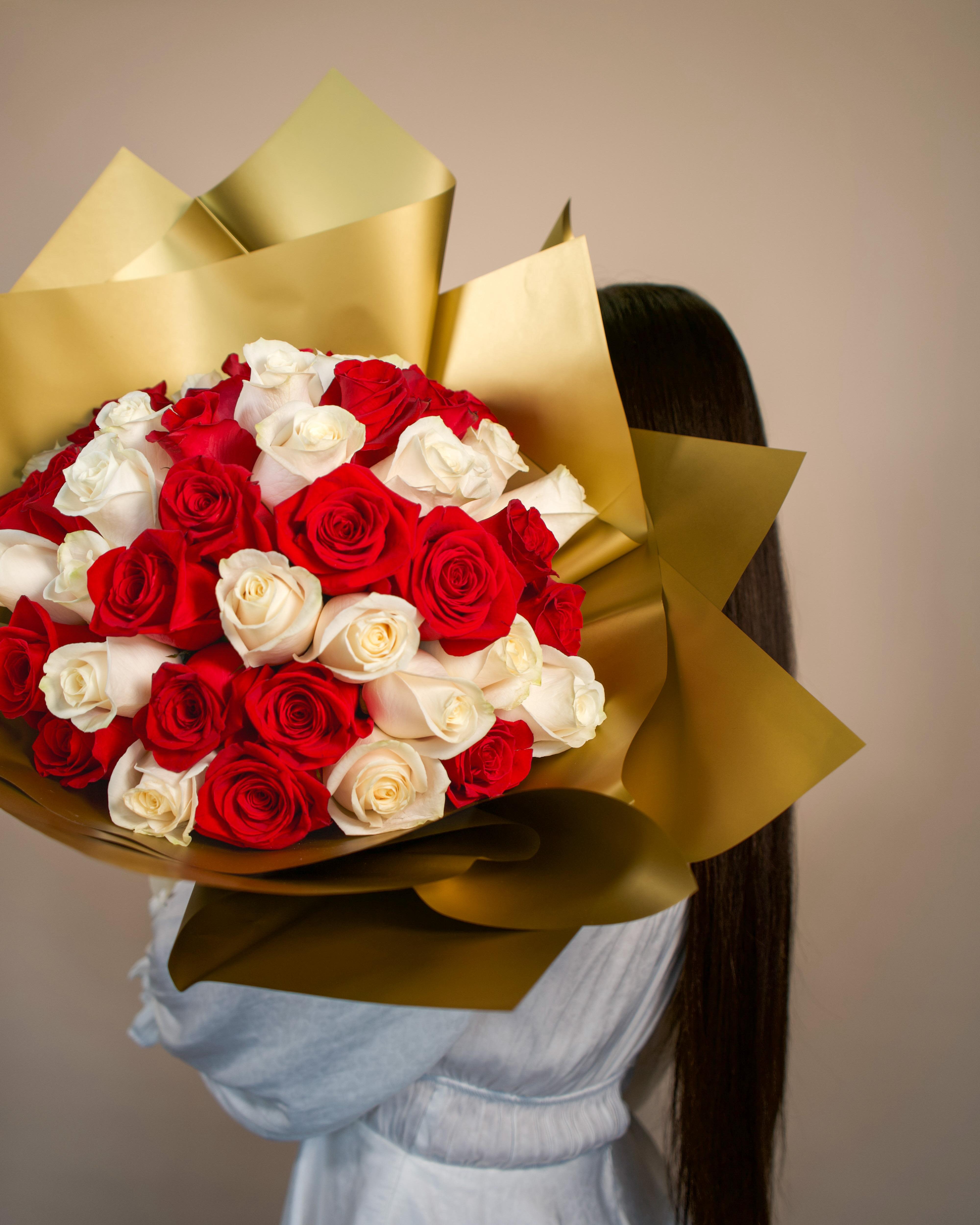 Mix rose bouquet grade A premium roses. - Available in 1 dozen, 2 dozen, 3 dozen, 50 and 75 stems. Premium grade A roses, imported directly from our South American consolidation, only available @ ELLIE FLOWERS!  INCLUDES a golden card with envelope, please send card message with your order.  1 dozen 24.99$ STANDARD 2 dozen 34.99$ DELUXE 3 dozen 59.99$ PREMIUM  