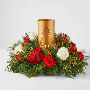 December Dreams Centerpiece - - This is a mixed arrangement, and the flowers should be evenly distributed throughout the design in their own space with equal balance. - Prepare the container with the proper proportion of water and flower food.