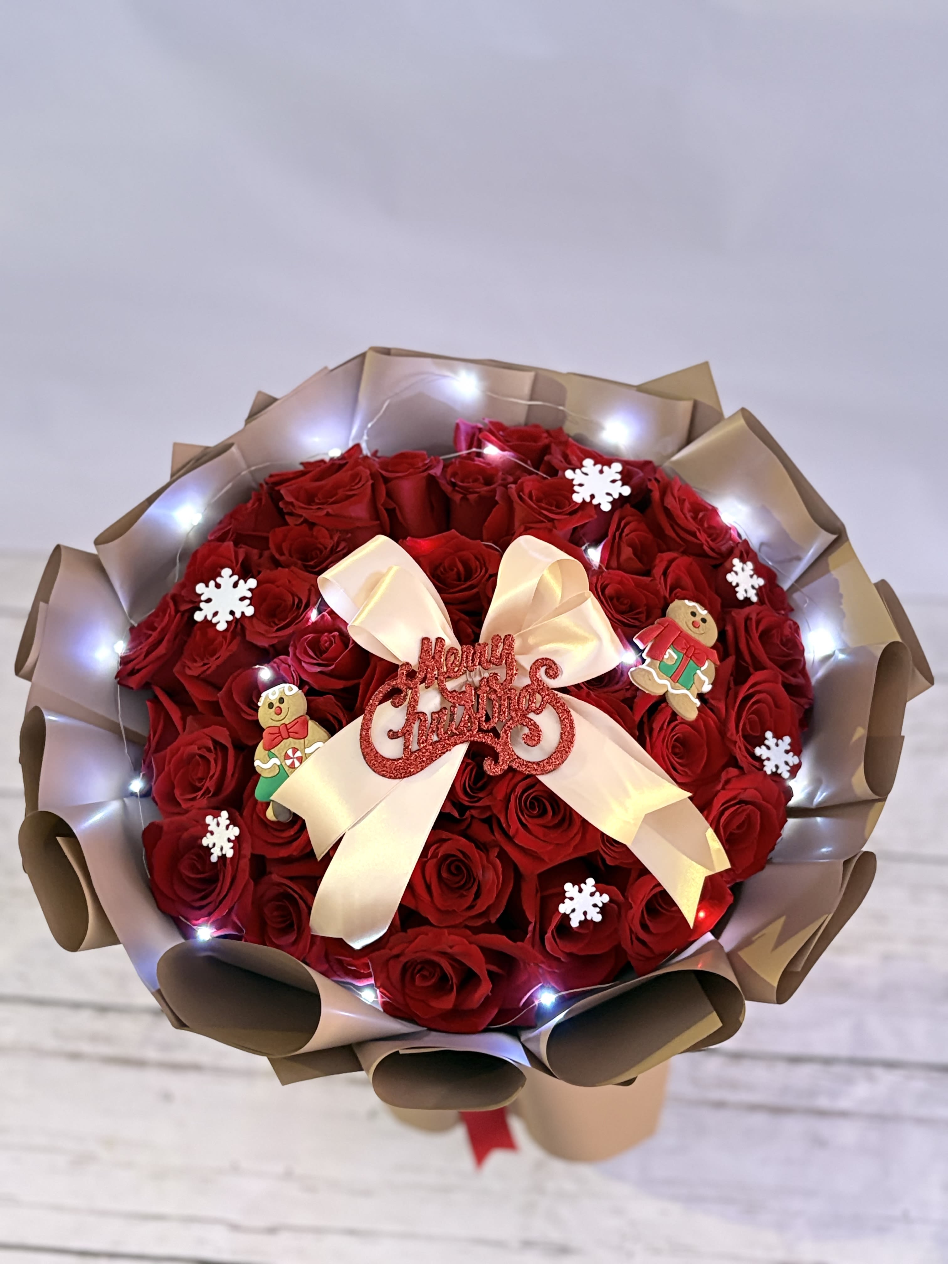 Ginger Maxi Bouquet - 48 long stems red roses   HO HO HO FELIZ NAVIDAD!!!