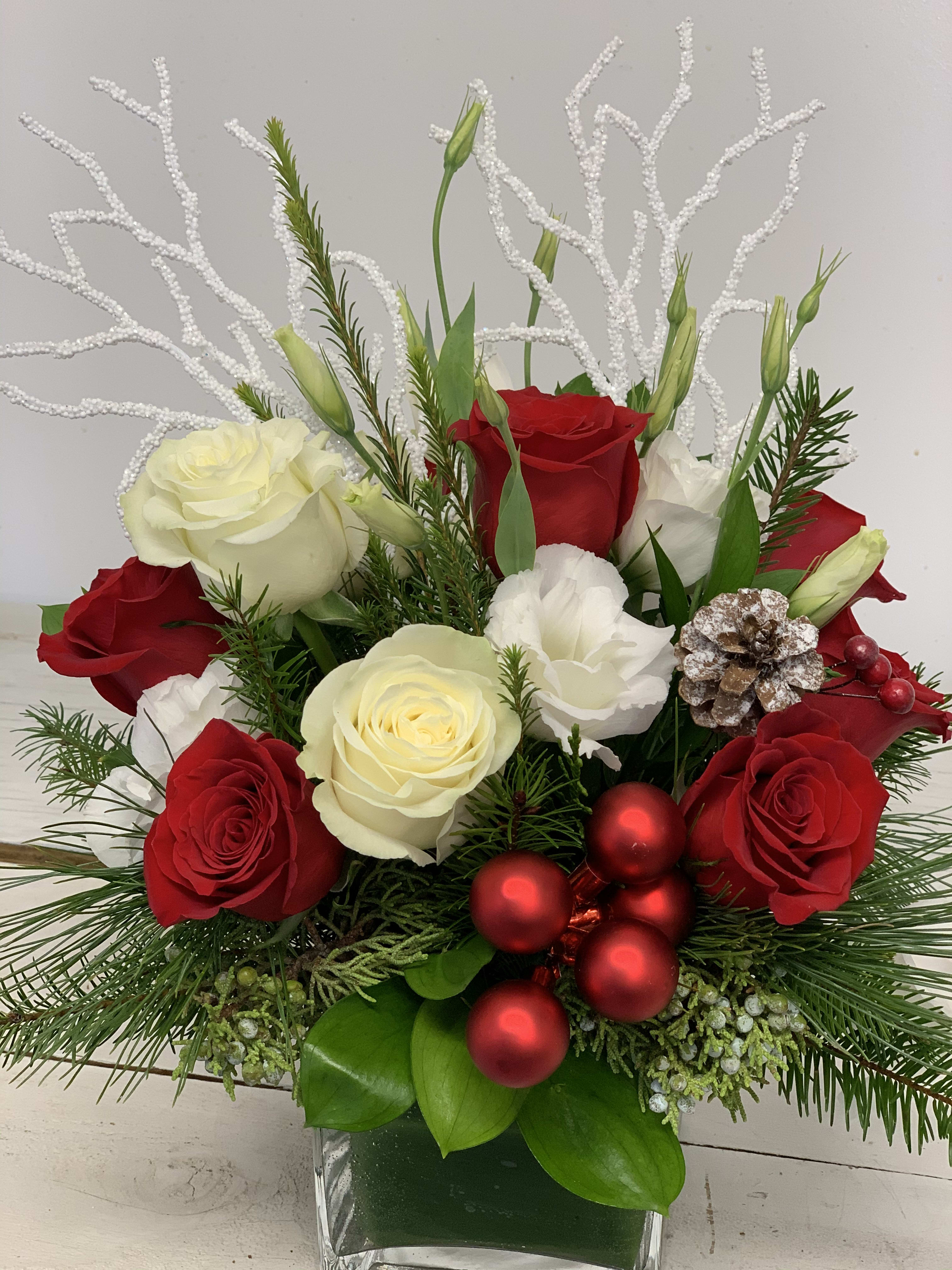 CHRISTMAS CENTERRPIECE - Red and White Christmas centerpiece 