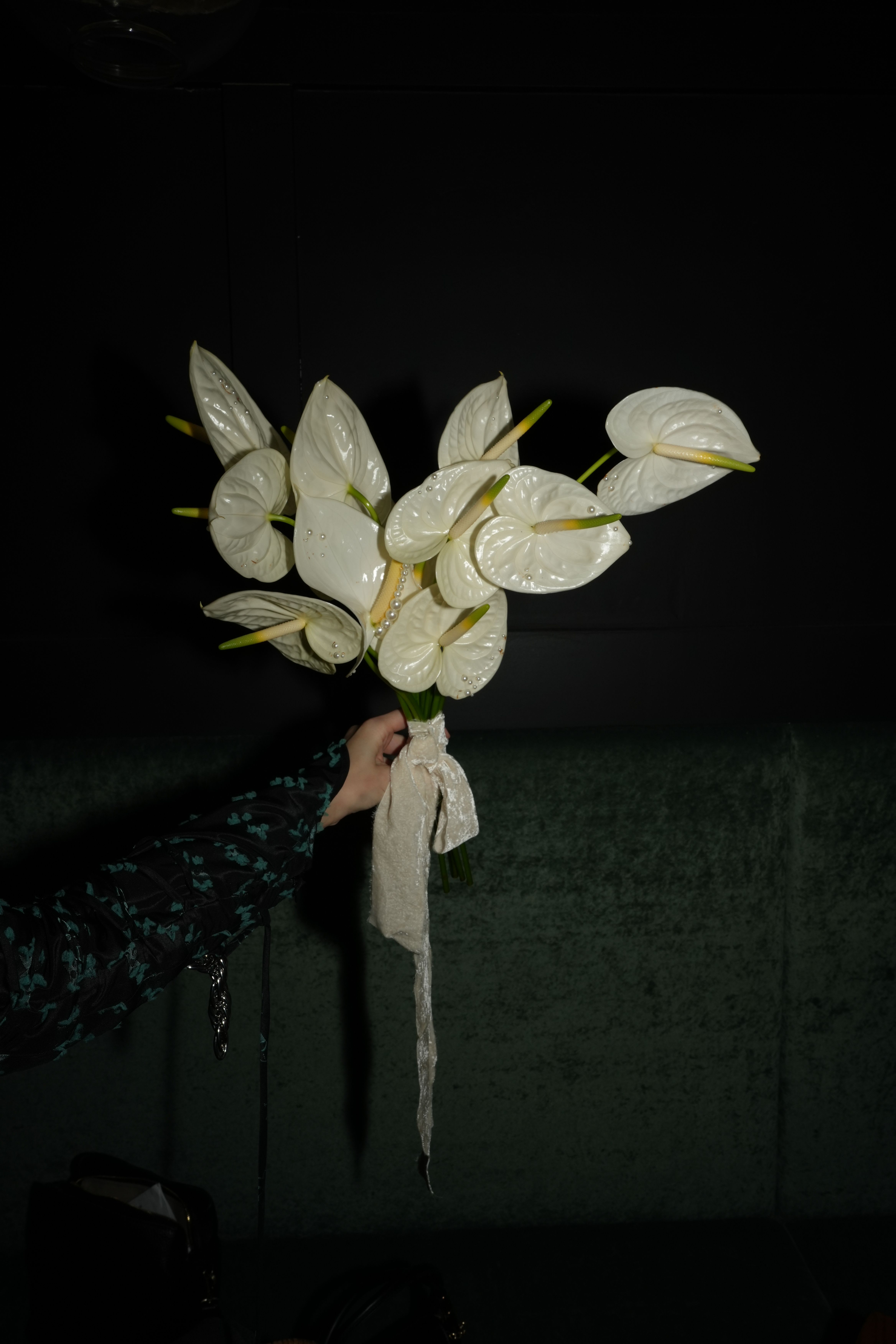 Soho  - A monochrome bouquet designed for any occasion from special celebrations and birthdays to fashion statements or a modern bridal moment. If you have a specific color in mind, feel free to message me and I’ll design it just for you.  Each bouquet is finished with a velvet ribbon, carefully selected to complement the chosen hue. Standart: 7 anthuriums; Deluxe: 10 anthuriums; Premium : 20 anthuriums. 