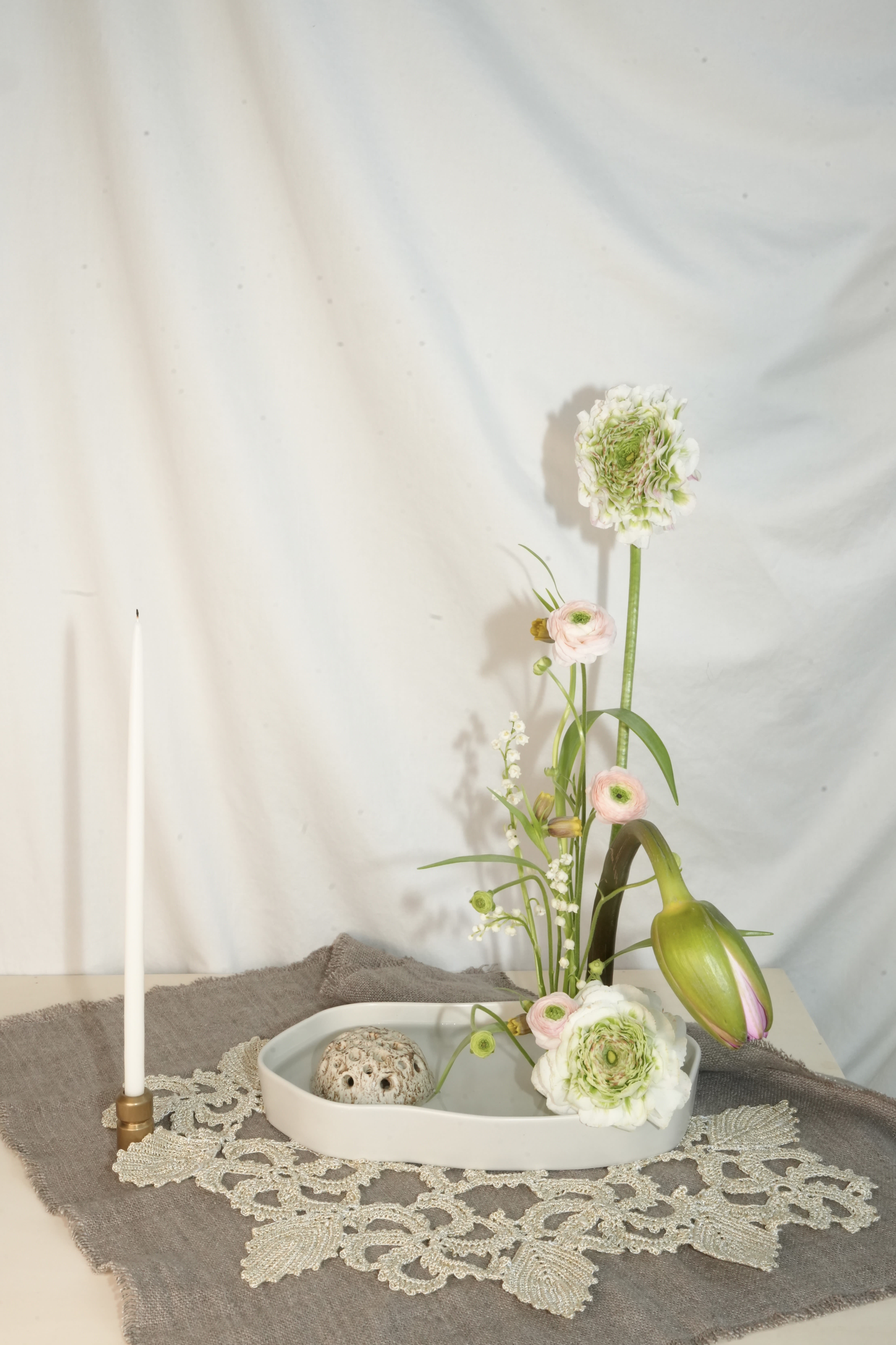 Midtown Stillness - An ikebana inspired by the feeling of spring, designed to be enjoyed in any season.  This arrangement is available in two sizes and is created with a curated selection of spring-inspired flowers in soft, delicate tones.  While specific blooms may vary depending on seasonal availability, the overall aesthetic and gentle color palette remain consistent.